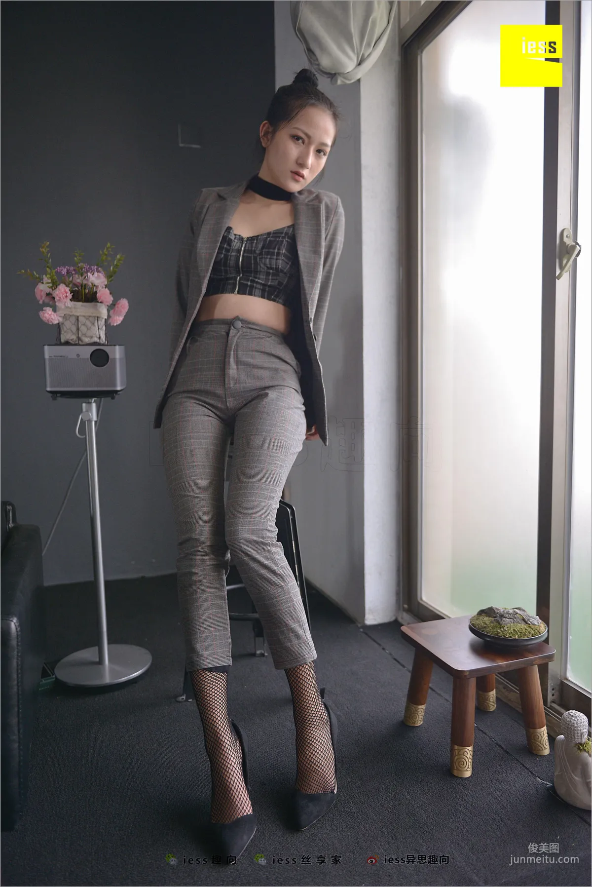 Xiao Xiao, Short Stockings, Long Pants and the Workplace [IESS] Silk Feet Bento 241 Photo Set photo 10