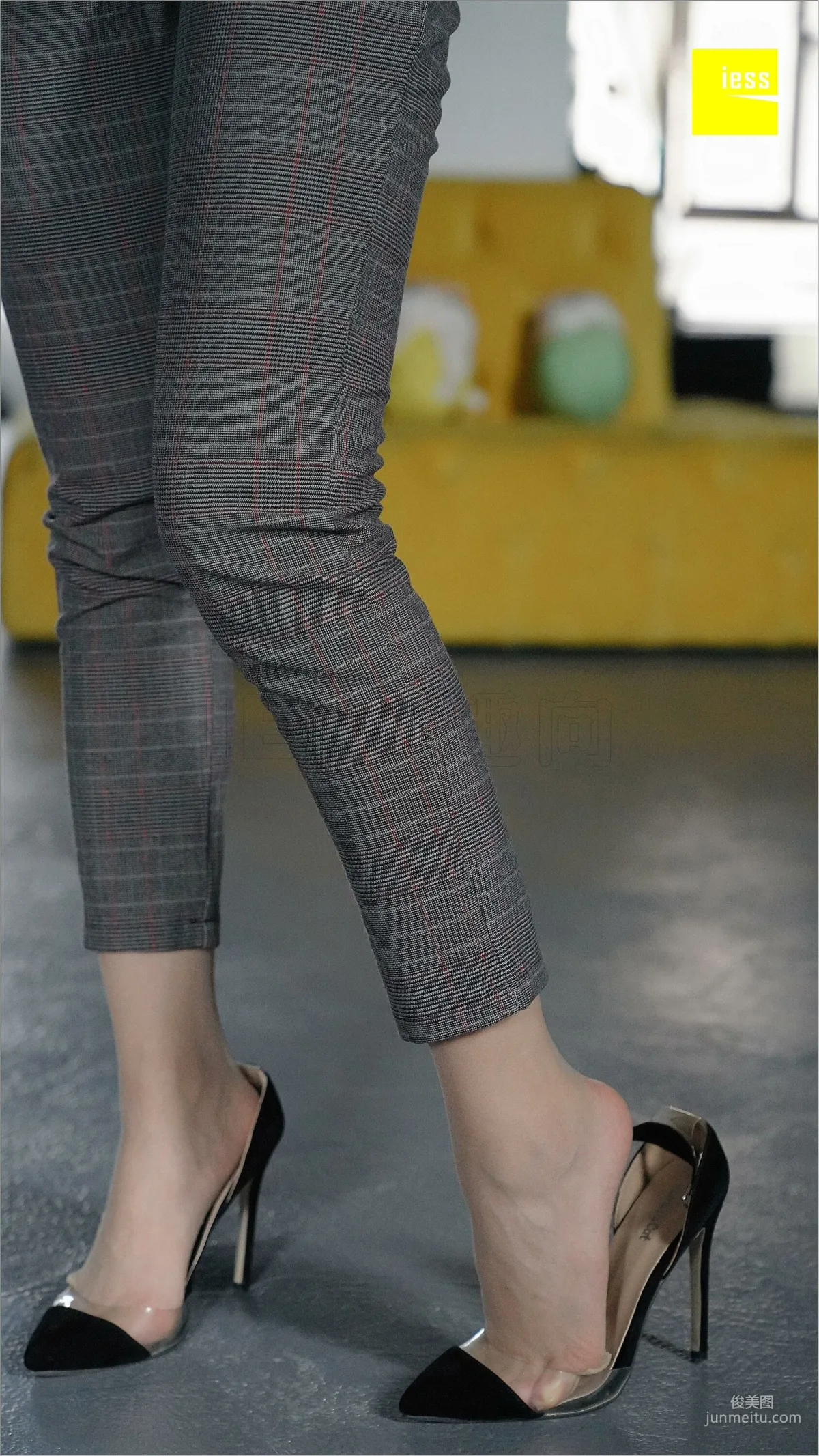 Qiu Zhuguan, Qiu Zhuguan in Long Pants [IESS] Silk Feet Bento 261 Photo Set photo 78