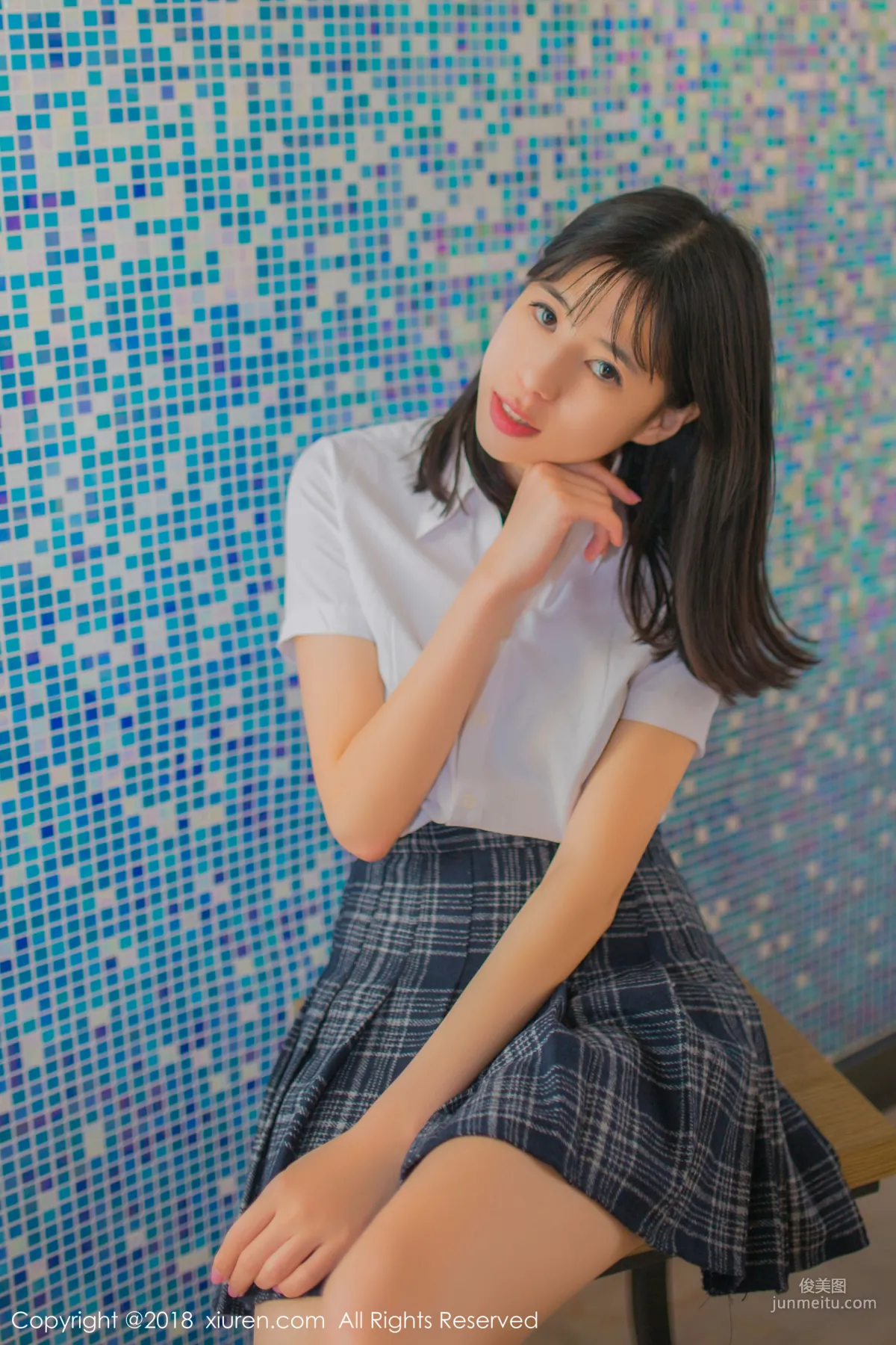 Ai Lili "Student Uniform Seduction + Fresh and Lovely Outdoor Shoot" [XiuRen] No.1094 Photo Set photo 3