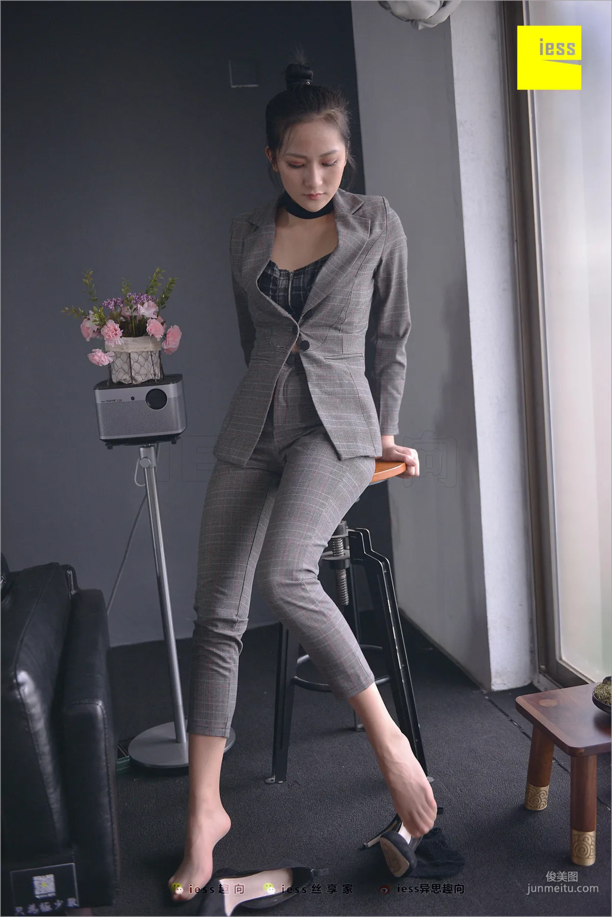 Xiao Xiao, Short Stockings, Long Pants and the Workplace [IESS] Silk Feet Bento 241 Photo Set photo 40