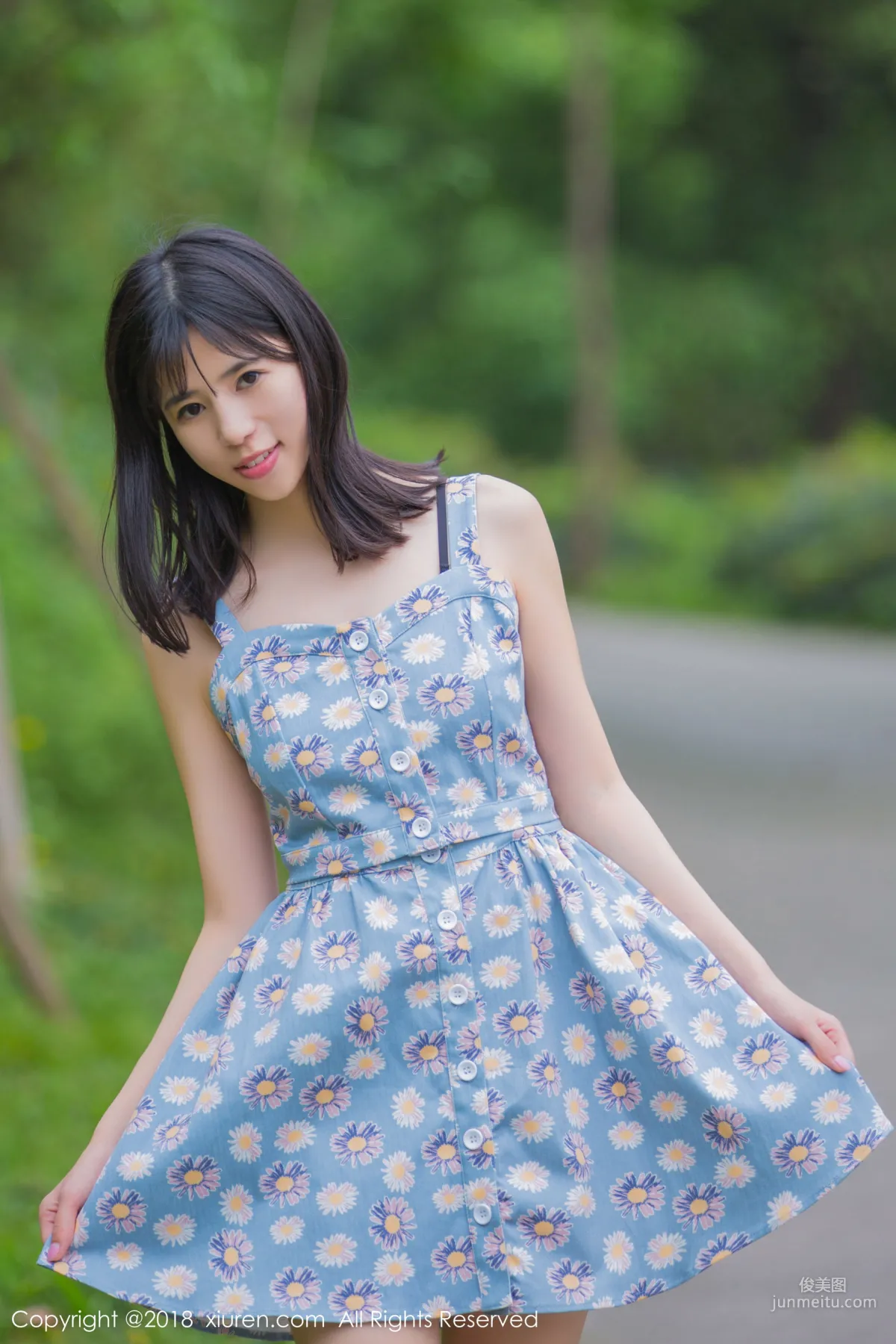 Ai Lili "Student Uniform Seduction + Fresh and Lovely Outdoor Shoot" [XiuRen] No.1094 Photo Set photo 41