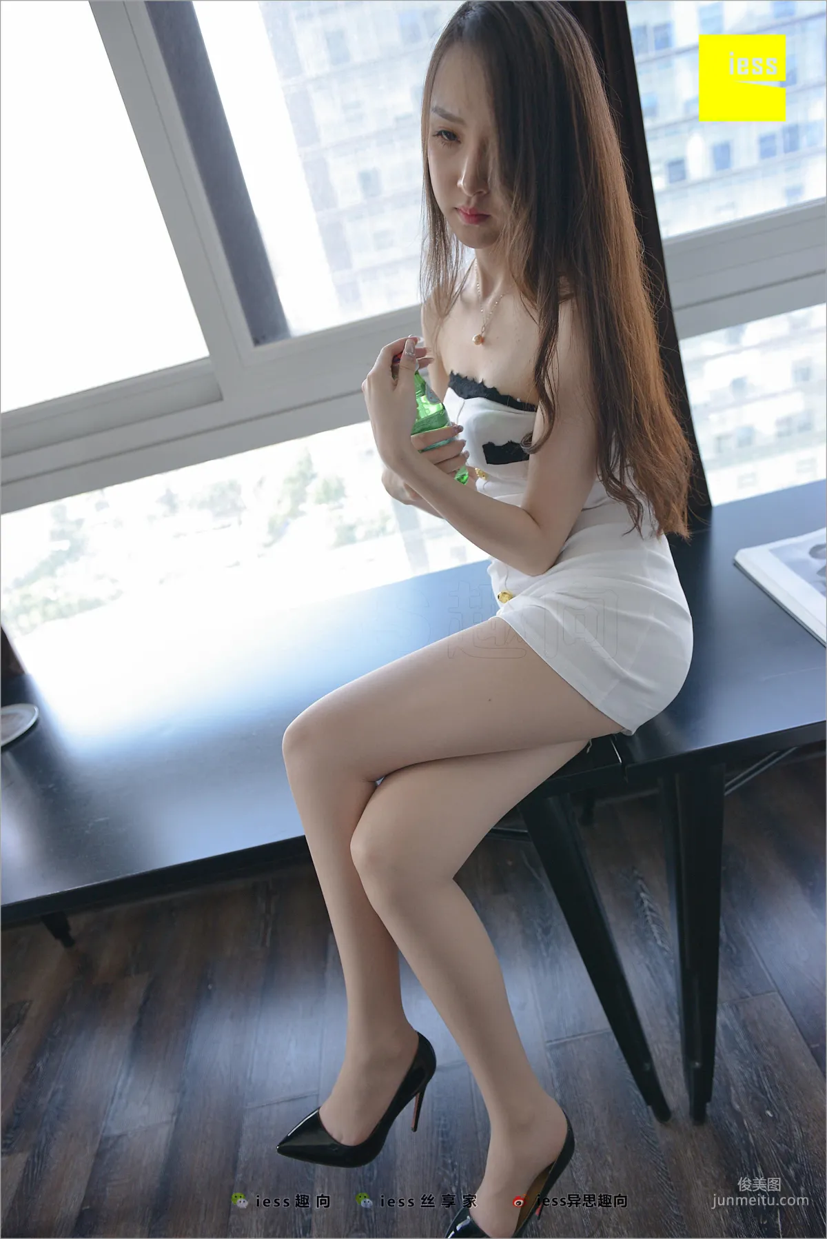 Yun Zhi, White Cloud Zhi [IESS] Silk Stockings Bento 251 Photo Set photo 89
