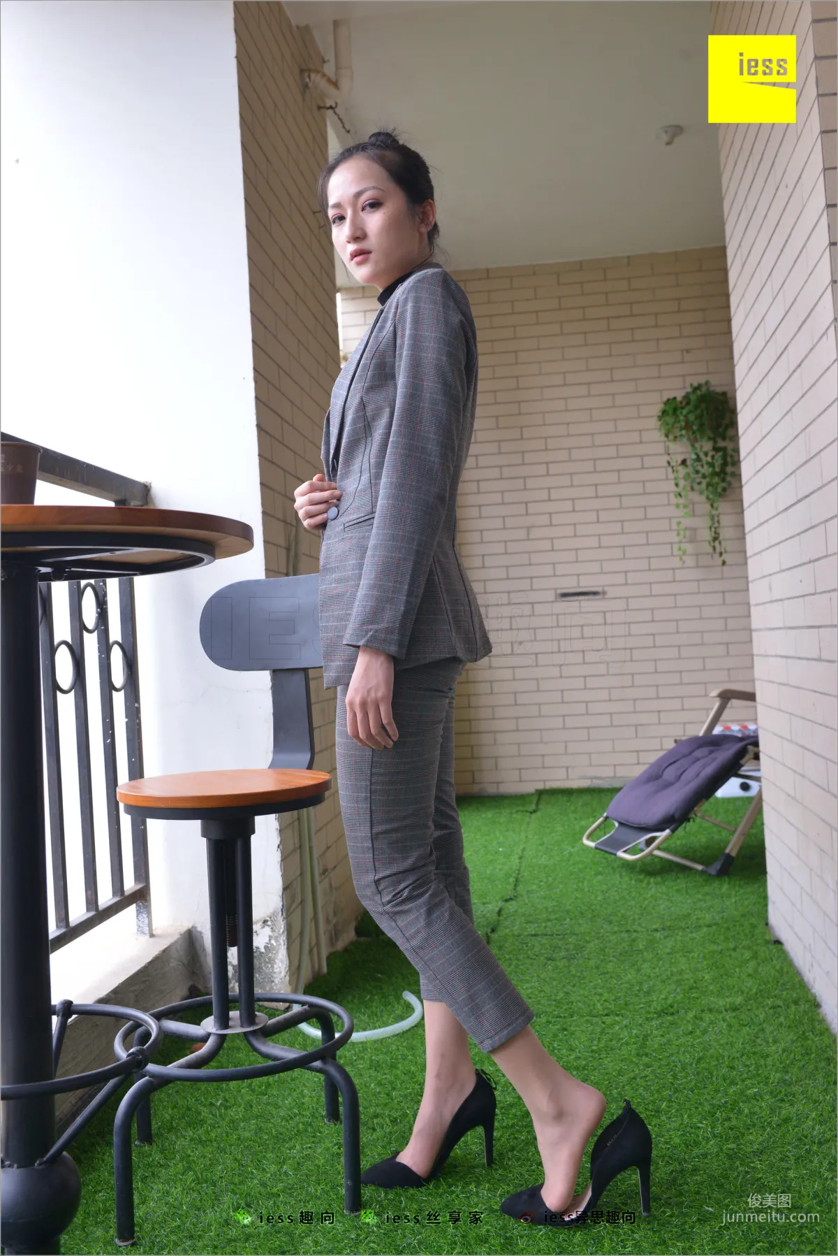 Xiao Xiao, Short Stockings, Long Pants and the Workplace [IESS] Silk Feet Bento 241 Photo Set photo 84