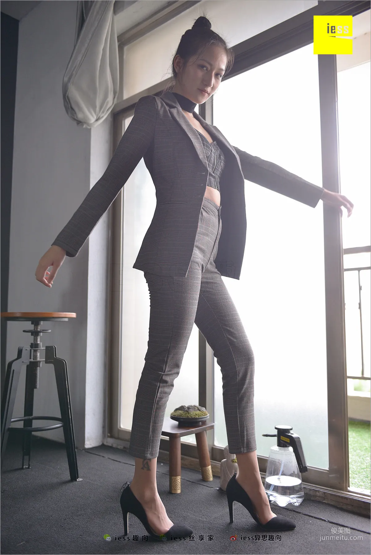 Xiao Xiao, Short Stockings, Long Pants and the Workplace [IESS] Silk Feet Bento 241 Photo Set photo 59