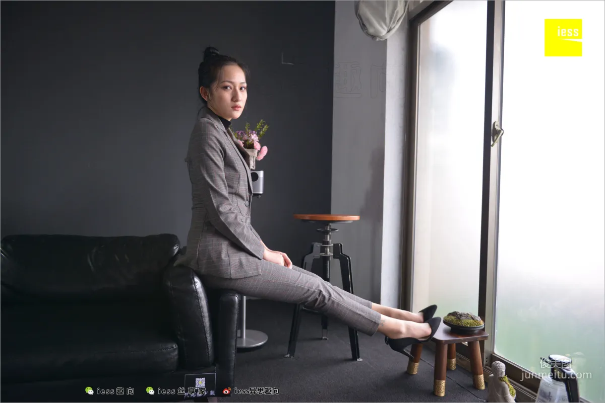 Xiao Xiao, Short Stockings, Long Pants and the Workplace [IESS] Silk Feet Bento 241 Photo Set photo 45