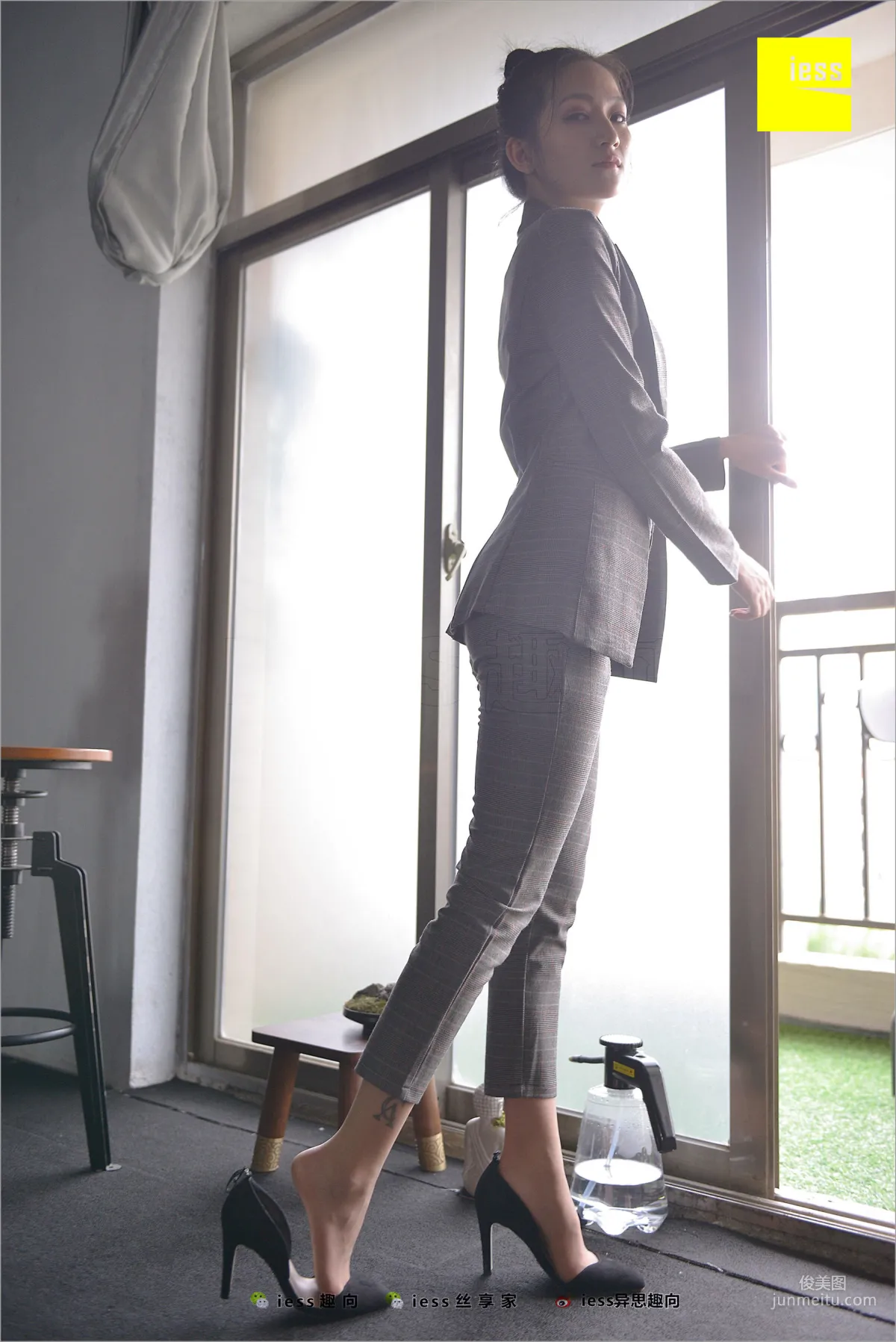 Xiao Xiao, Short Stockings, Long Pants and the Workplace [IESS] Silk Feet Bento 241 Photo Set photo 60