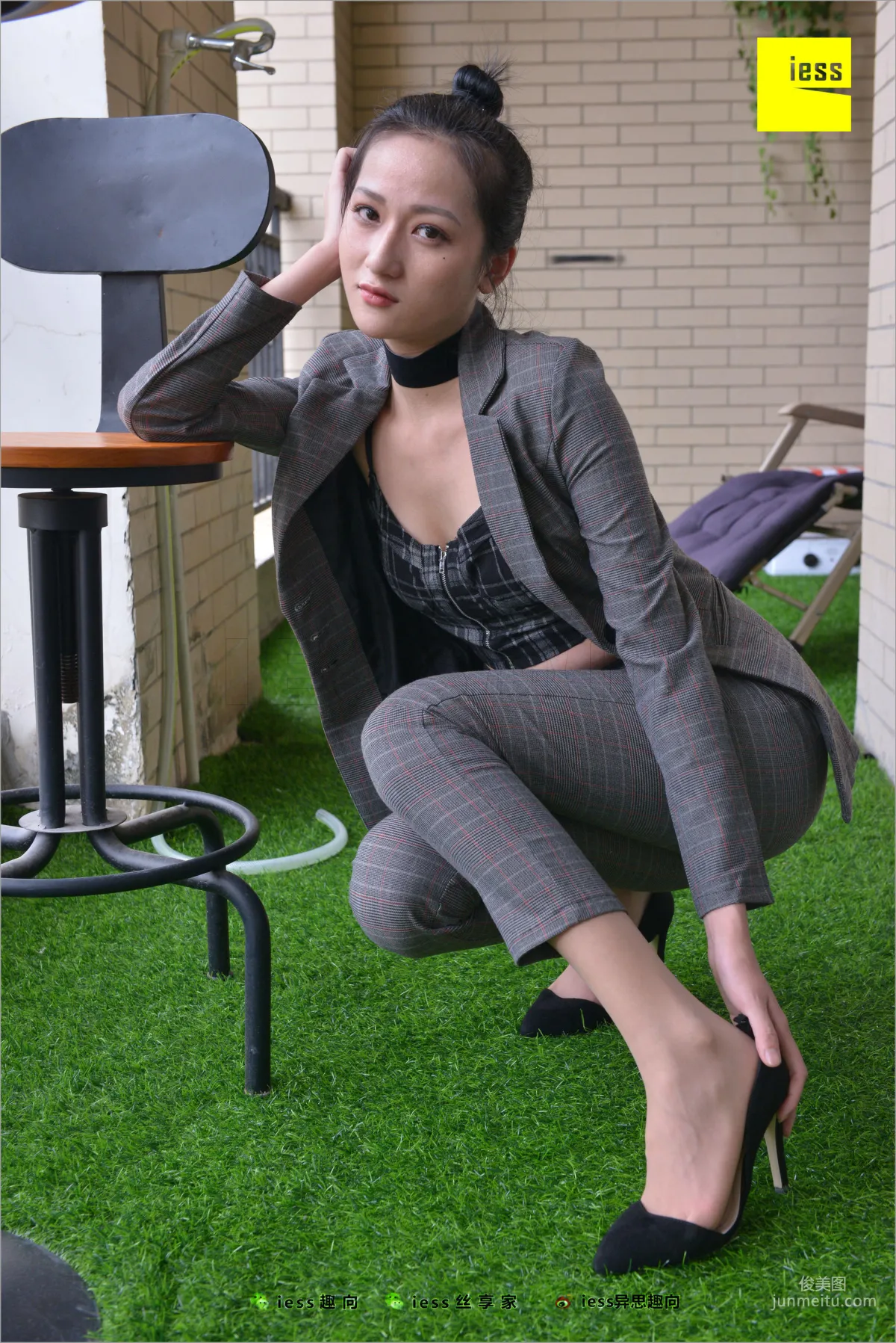 Xiao Xiao, Short Stockings, Long Pants and the Workplace [IESS] Silk Feet Bento 241 Photo Set photo 88