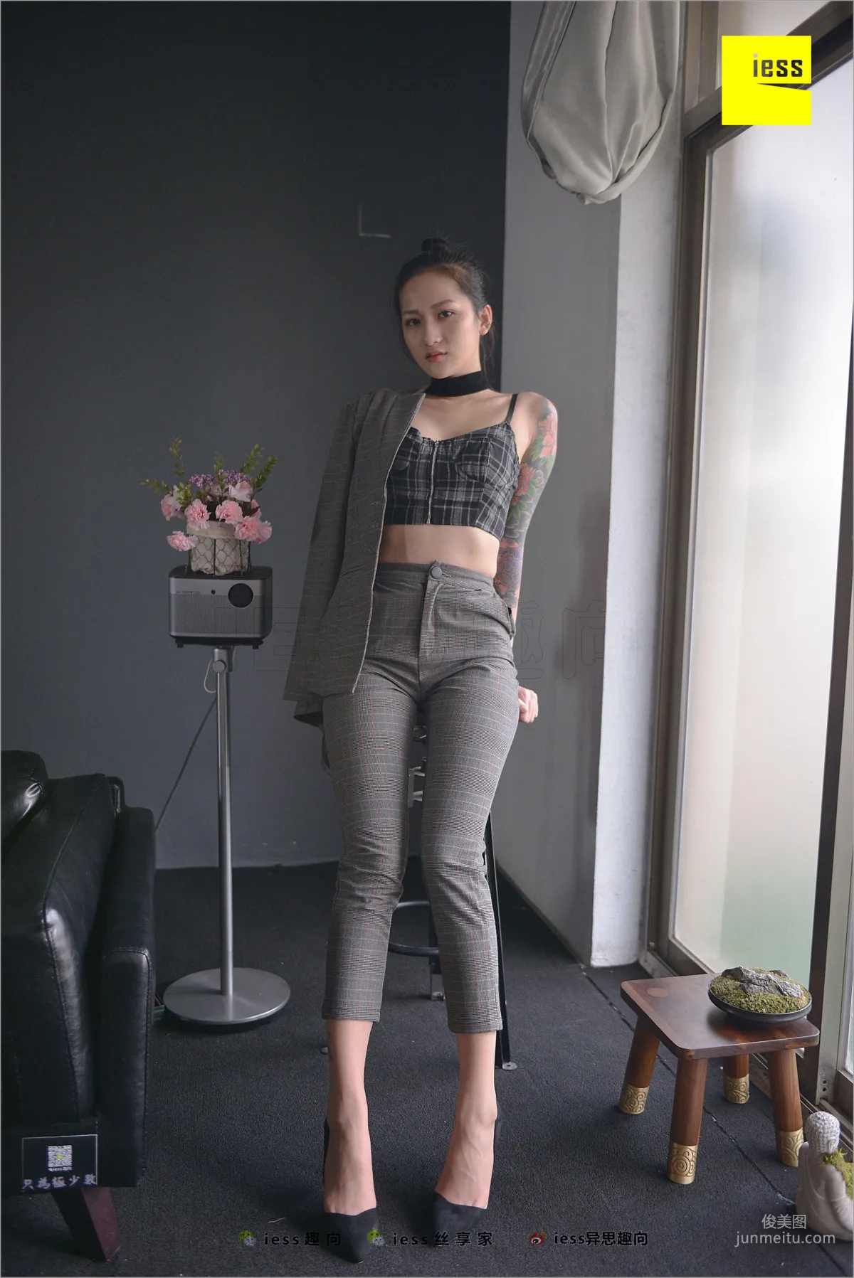 Xiao Xiao, Short Stockings, Long Pants and the Workplace [IESS] Silk Feet Bento 241 Photo Set photo 96