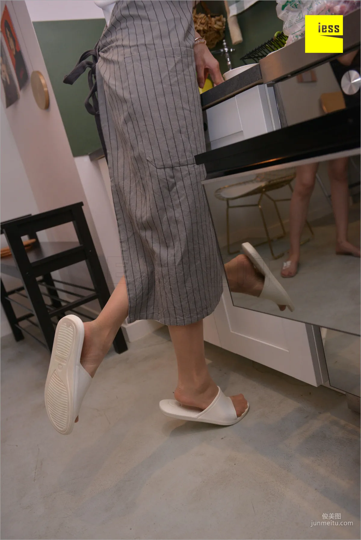 小六《夢呓2――下廚》 [異思趣向IESS] 絲足便當 寫真集 41
