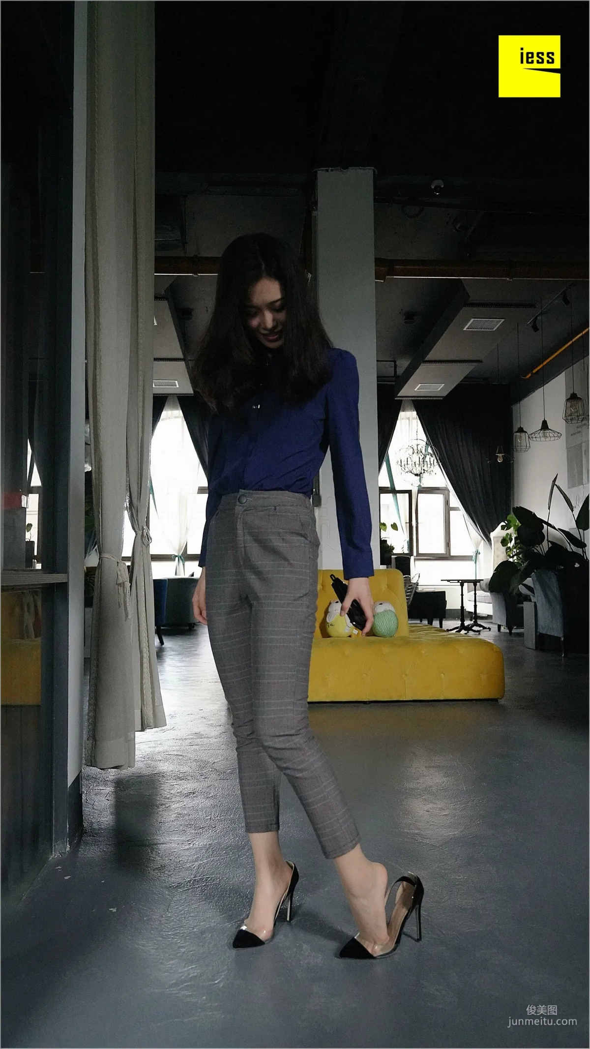 Qiu Zhuguan, Qiu Zhuguan in Long Pants [IESS] Silk Feet Bento 261 Photo Set photo 67