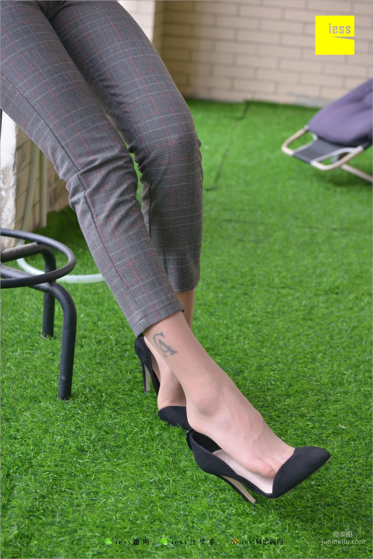 Xiao Xiao, Short Stockings, Long Pants and the Workplace [IESS] Silk Feet Bento 241 Photo Set photo 72
