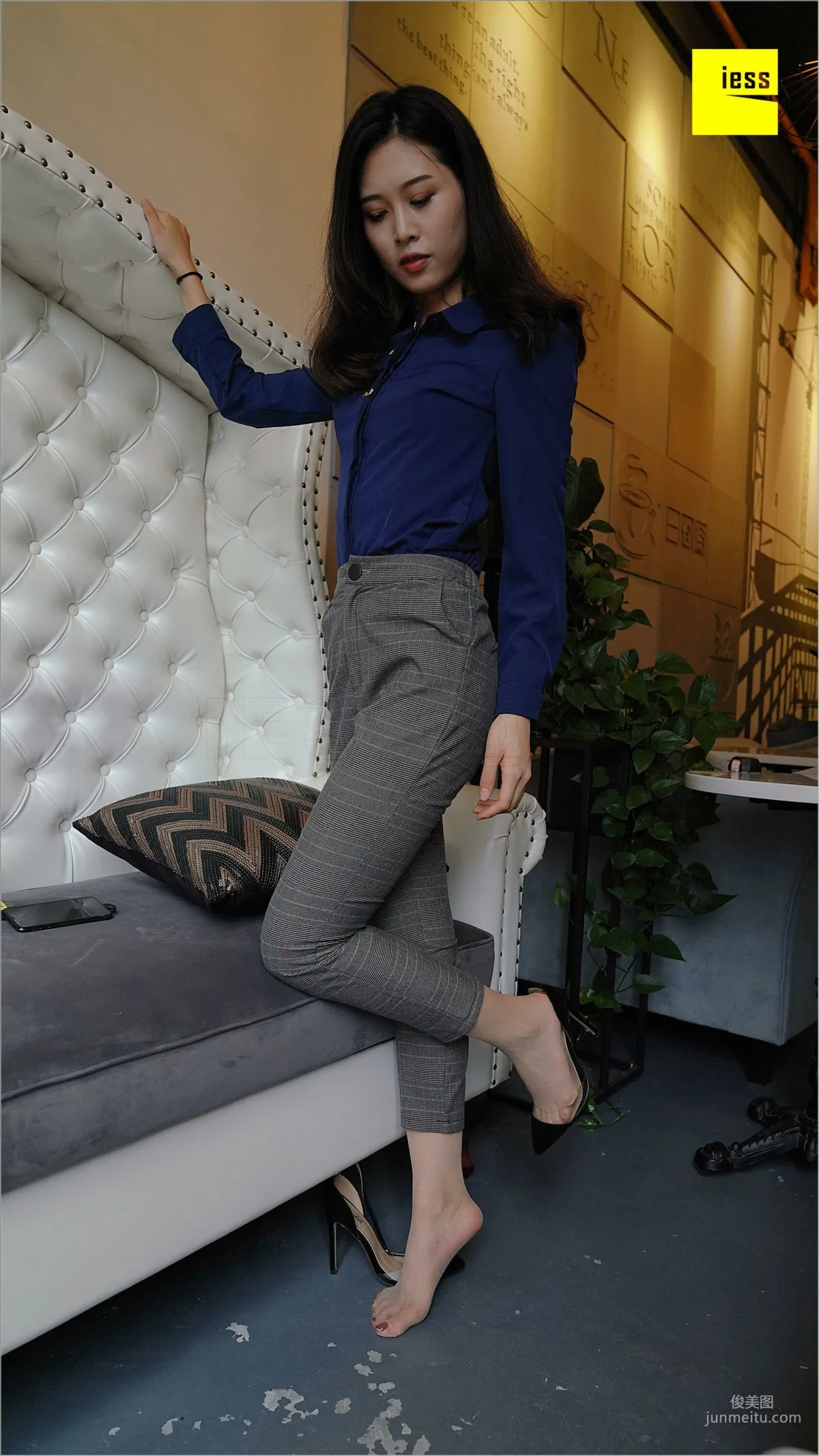 Qiu Zhuguan, Qiu Zhuguan in Long Pants [IESS] Silk Feet Bento 261 Photo Set photo 71