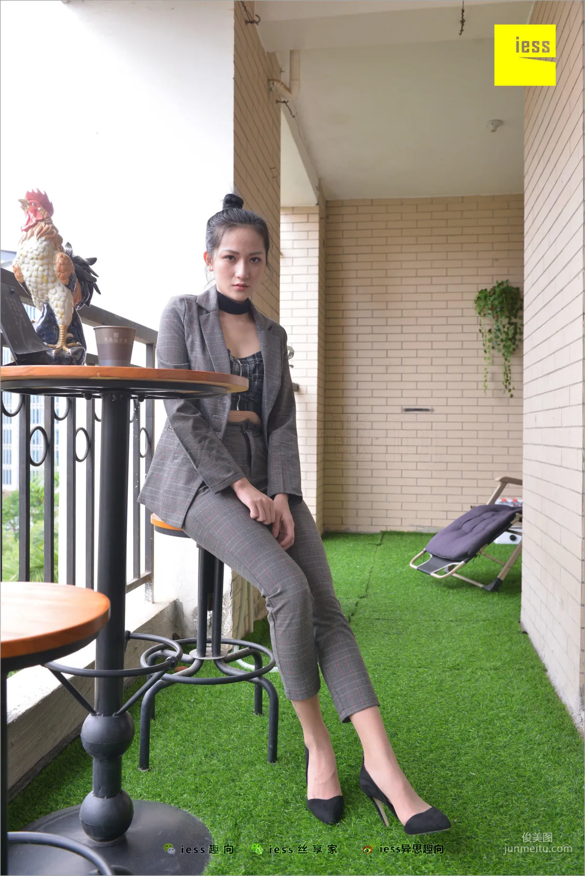 Xiao Xiao, Short Stockings, Long Pants and the Workplace [IESS] Silk Feet Bento 241 Photo Set photo 69
