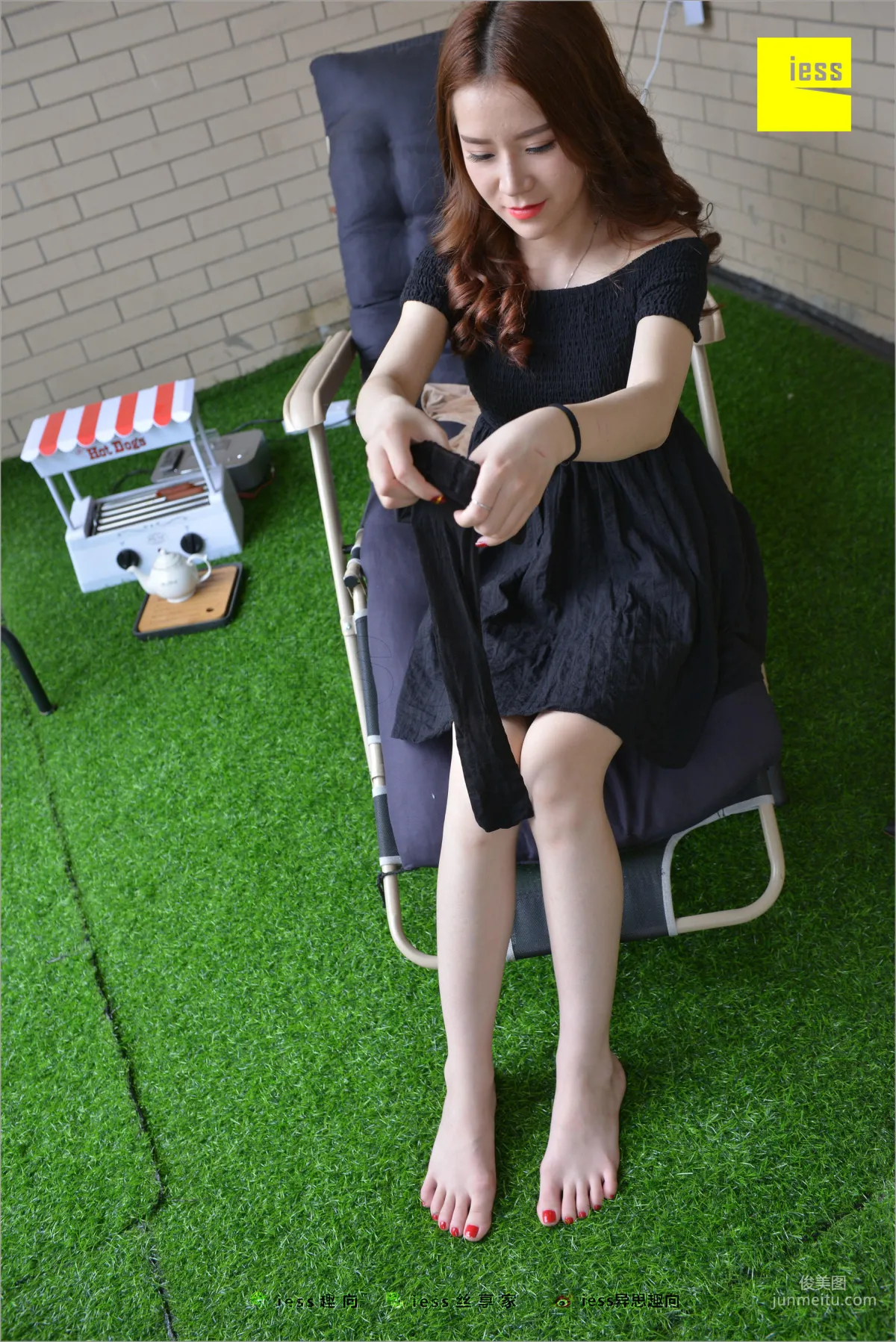 Ming Lijie, Ming Lijie's Black Stockings Close-Up [IESS] Silk Feet Bento 244 Photo Set photo 4