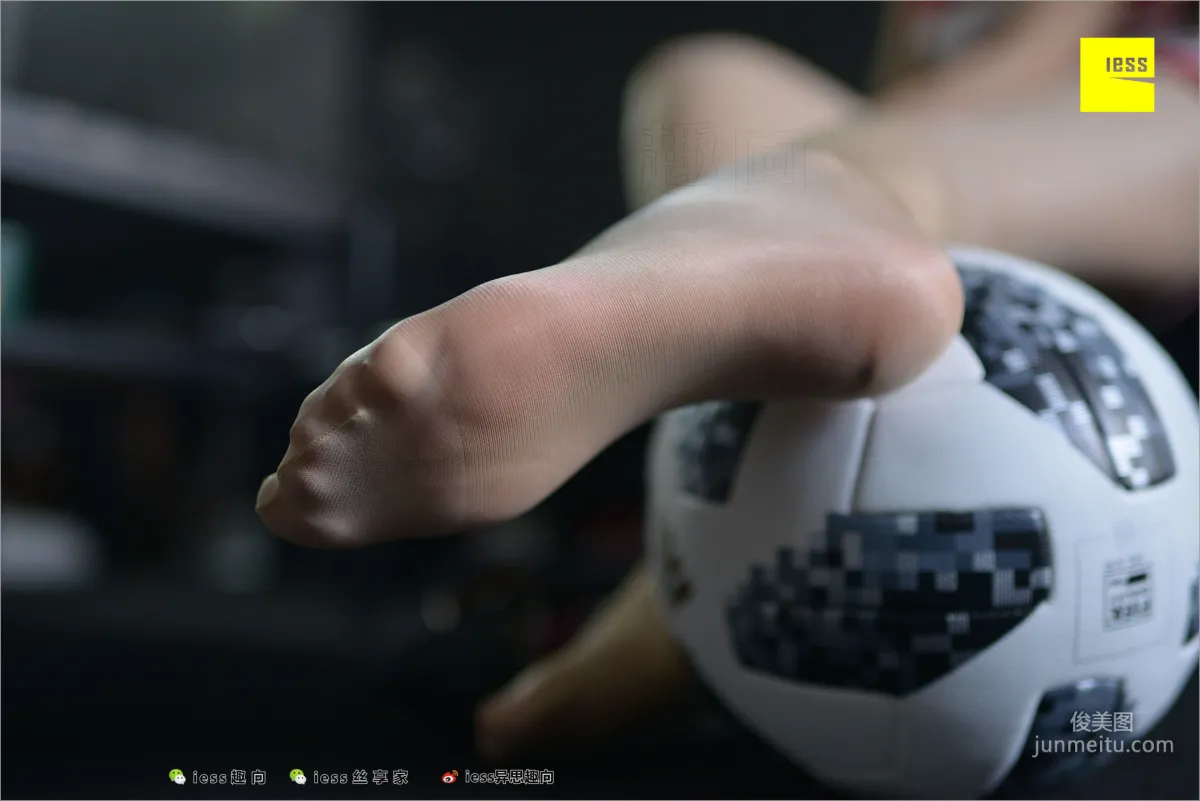 Yun Zhi 'Stockings Beer World Cup I - Know a Ball' [IESS] Silk Feet Bento 248 Photo Set photo 2