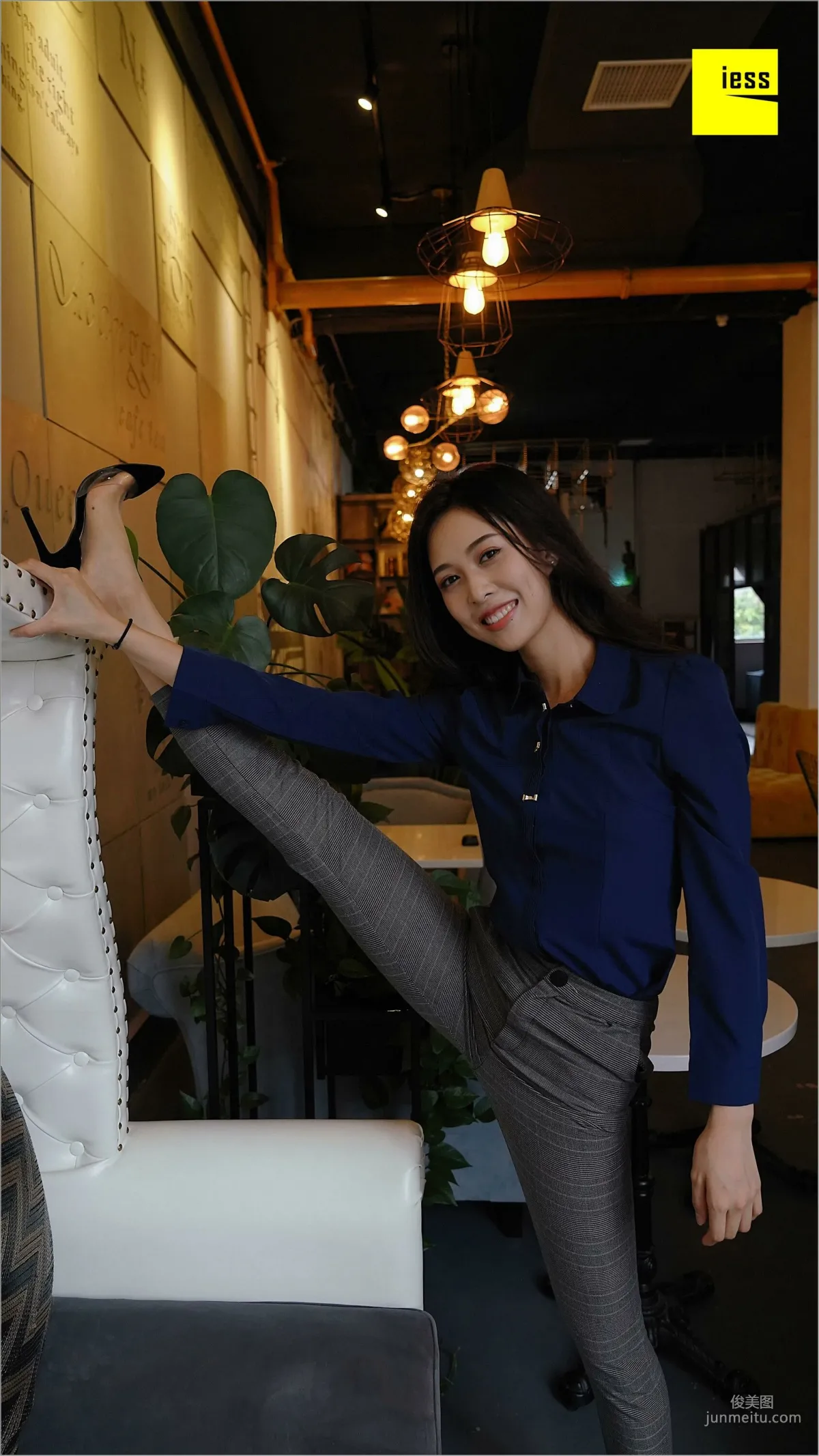 Qiu Zhuguan, Qiu Zhuguan in Long Pants [IESS] Silk Feet Bento 261 Photo Set photo 95