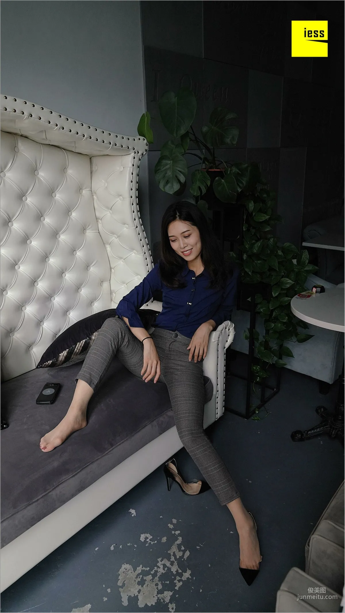 Qiu Zhuguan, Qiu Zhuguan in Long Pants [IESS] Silk Feet Bento 261 Photo Set photo 41