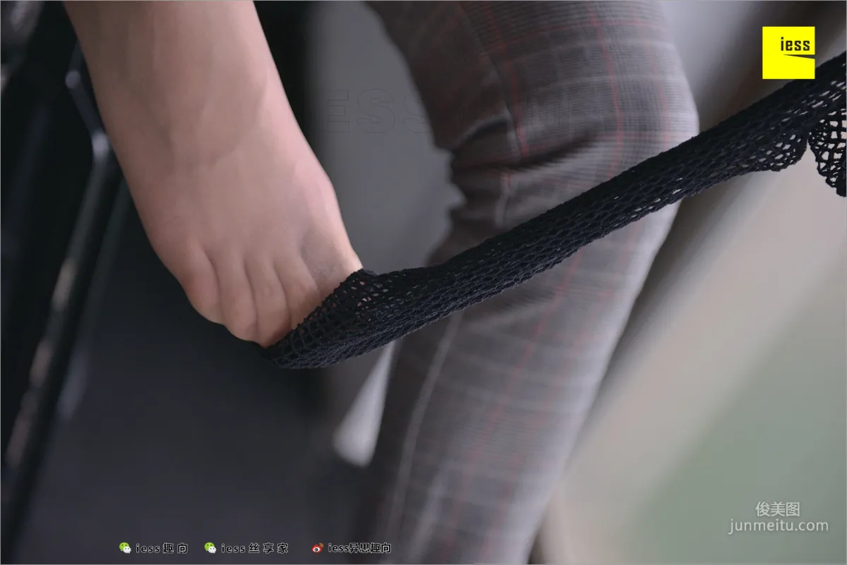 Xiao Xiao, Short Stockings, Long Pants and the Workplace [IESS] Silk Feet Bento 241 Photo Set photo 38