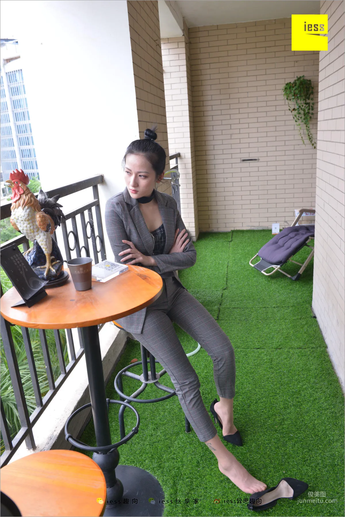 Xiao Xiao, Short Stockings, Long Pants and the Workplace [IESS] Silk Feet Bento 241 Photo Set photo 79