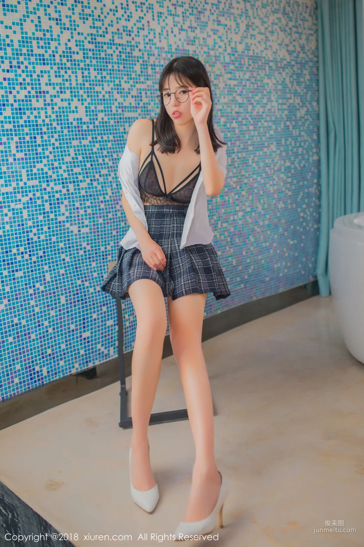 Ai Lili "Student Uniform Seduction + Fresh and Lovely Outdoor Shoot" [XiuRen] No.1094 Photo Set photo 15