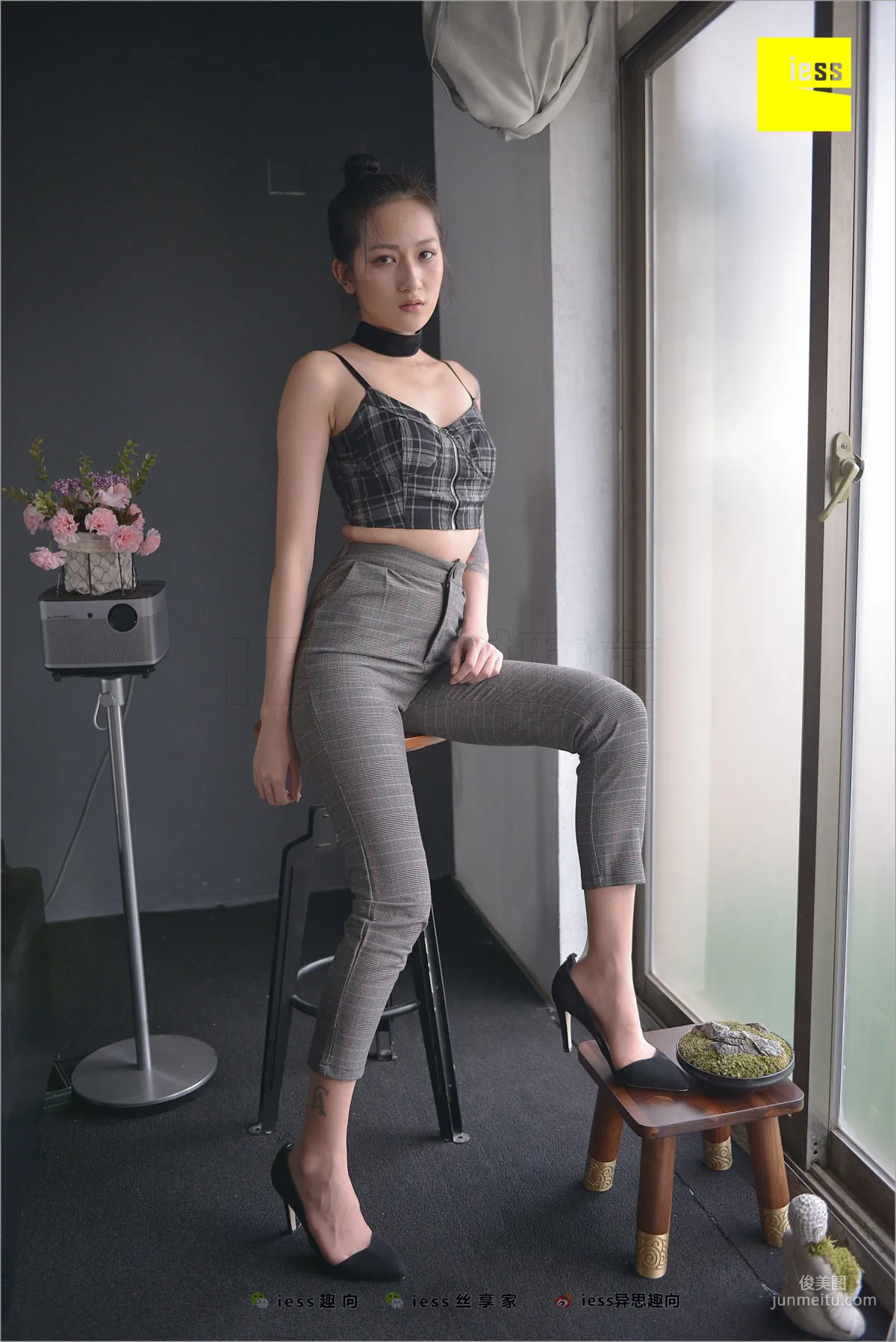Xiao Xiao, Short Stockings, Long Pants and the Workplace [IESS] Silk Feet Bento 241 Photo Set photo 99