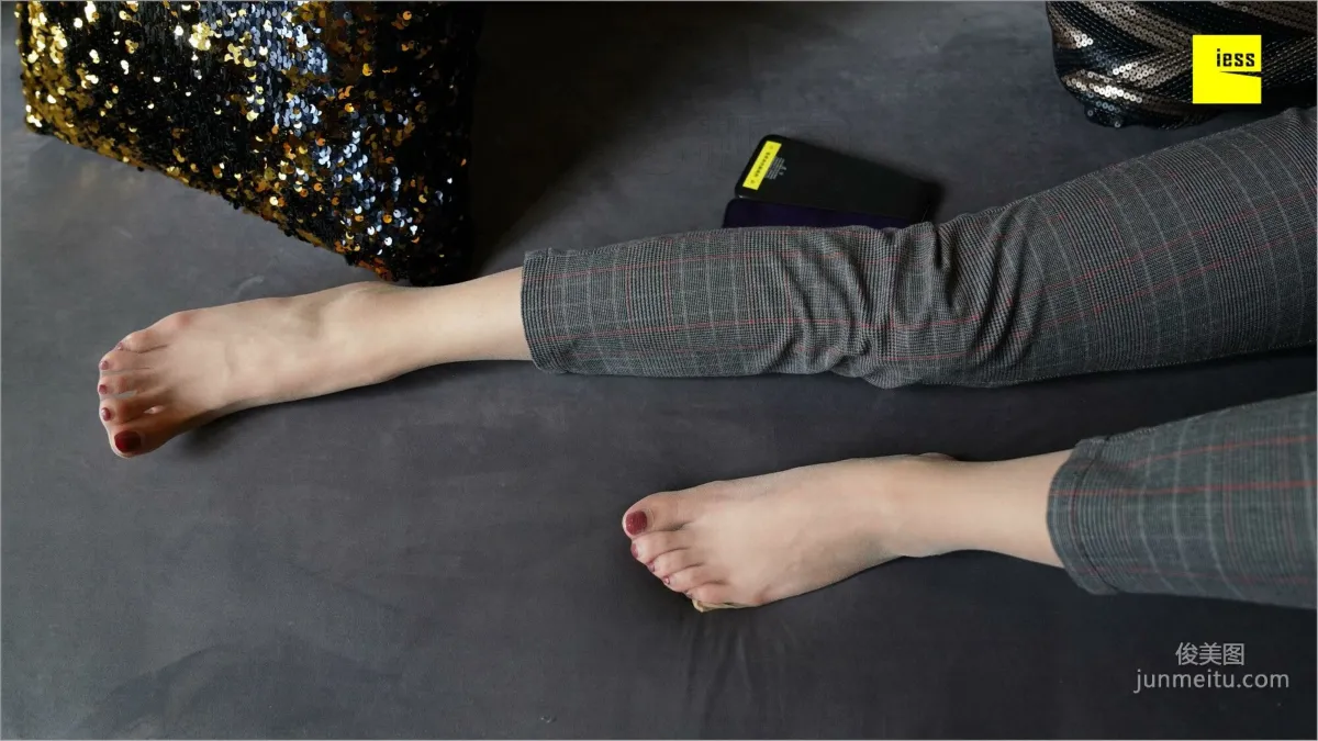Qiu Zhuguan, Qiu Zhuguan in Long Pants [IESS] Silk Feet Bento 261 Photo Set photo 77