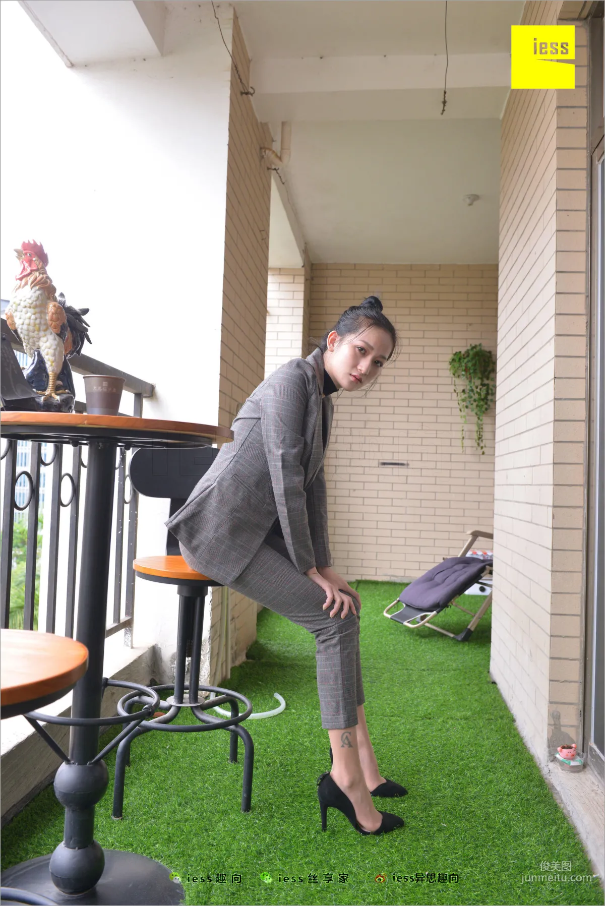 Xiao Xiao, Short Stockings, Long Pants and the Workplace [IESS] Silk Feet Bento 241 Photo Set photo 68