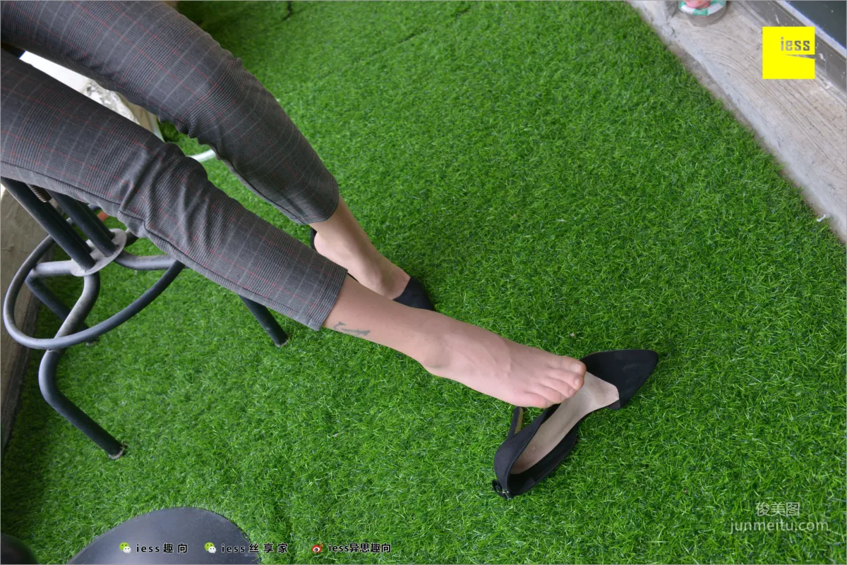 Xiao Xiao, Short Stockings, Long Pants and the Workplace [IESS] Silk Feet Bento 241 Photo Set photo 75