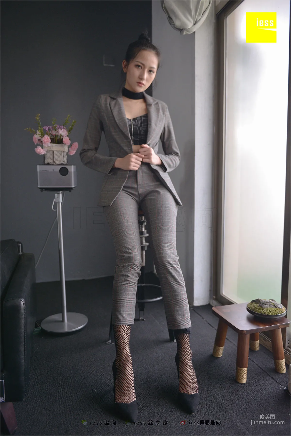 Xiao Xiao, Short Stockings, Long Pants and the Workplace [IESS] Silk Feet Bento 241 Photo Set photo 6