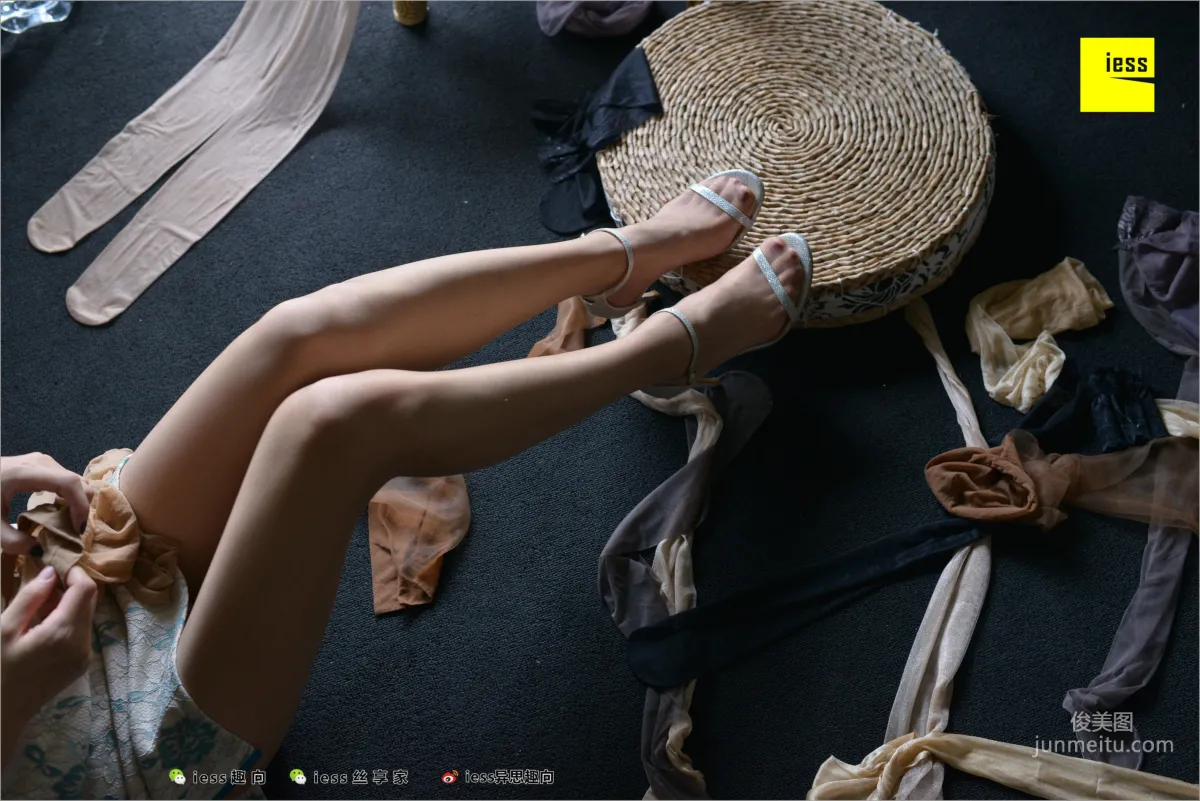 小六《小六玩絲①》 [異思趣向IESS] 絲足便當243 寫真集 41