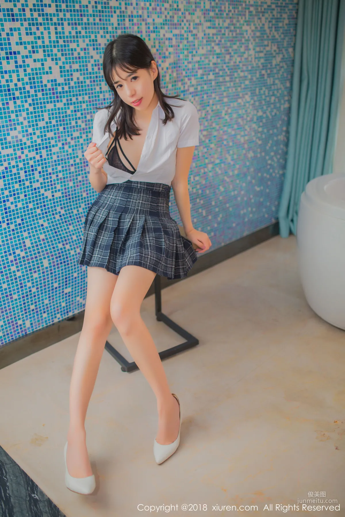 Ai Lili "Student Uniform Seduction + Fresh and Lovely Outdoor Shoot" [XiuRen] No.1094 Photo Set photo 11