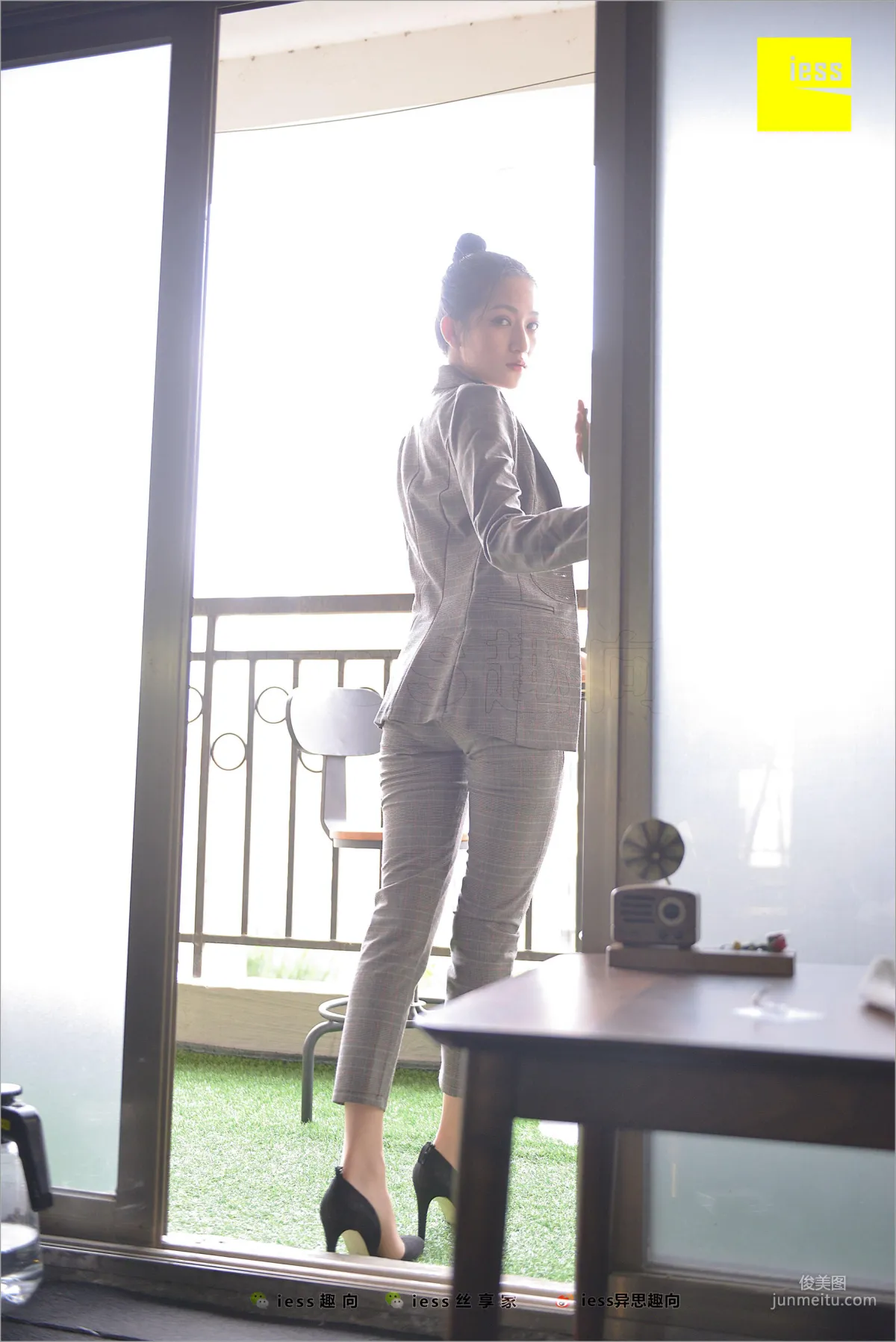 Xiao Xiao, Short Stockings, Long Pants and the Workplace [IESS] Silk Feet Bento 241 Photo Set photo 62