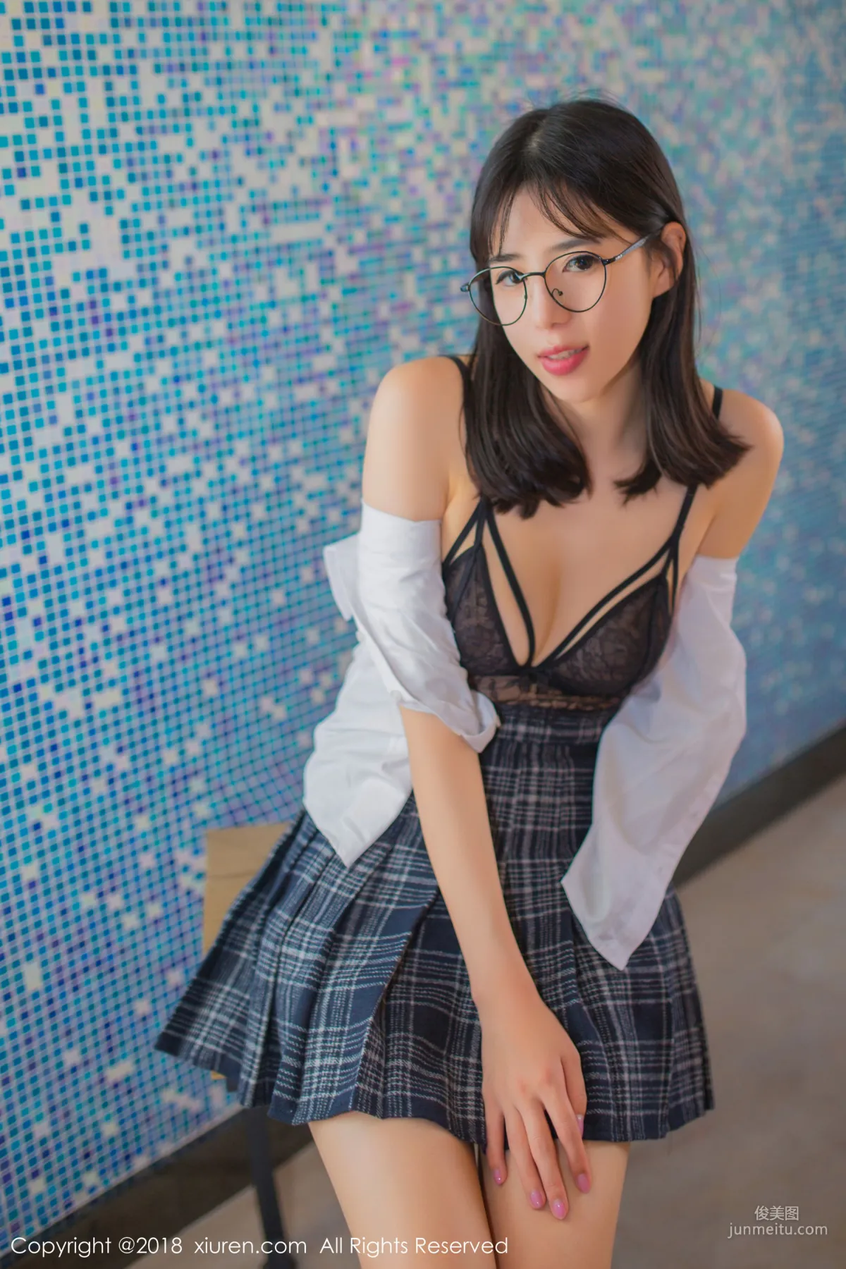 Ai Lili "Student Uniform Seduction + Fresh and Lovely Outdoor Shoot" [XiuRen] No.1094 Photo Set photo 21