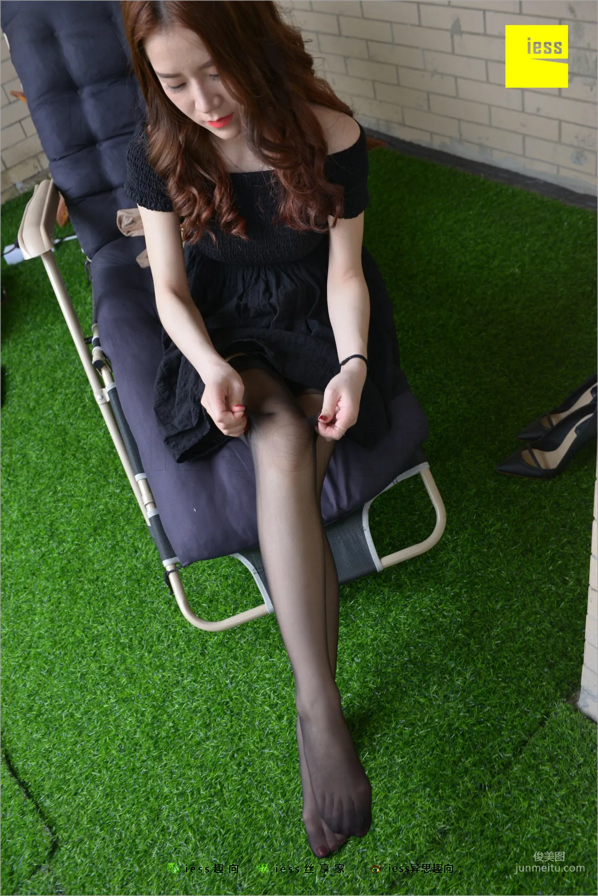 Ming Lijie, Ming Lijie's Black Stockings Close-Up [IESS] Silk Feet Bento 244 Photo Set photo 12