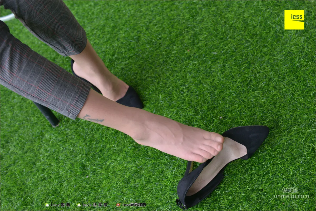 Xiao Xiao, Short Stockings, Long Pants and the Workplace [IESS] Silk Feet Bento 241 Photo Set photo 76