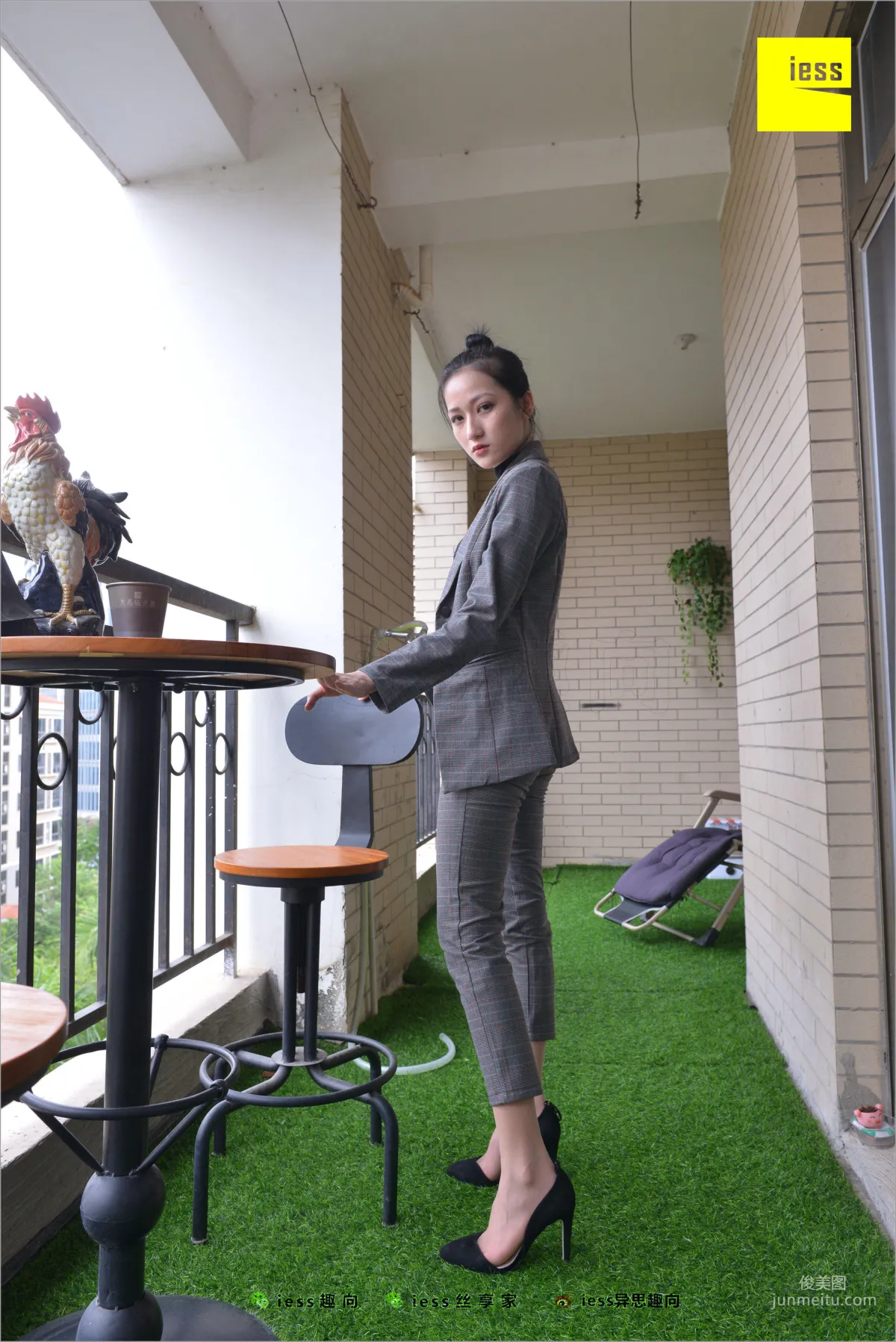 Xiao Xiao, Short Stockings, Long Pants and the Workplace [IESS] Silk Feet Bento 241 Photo Set photo 81