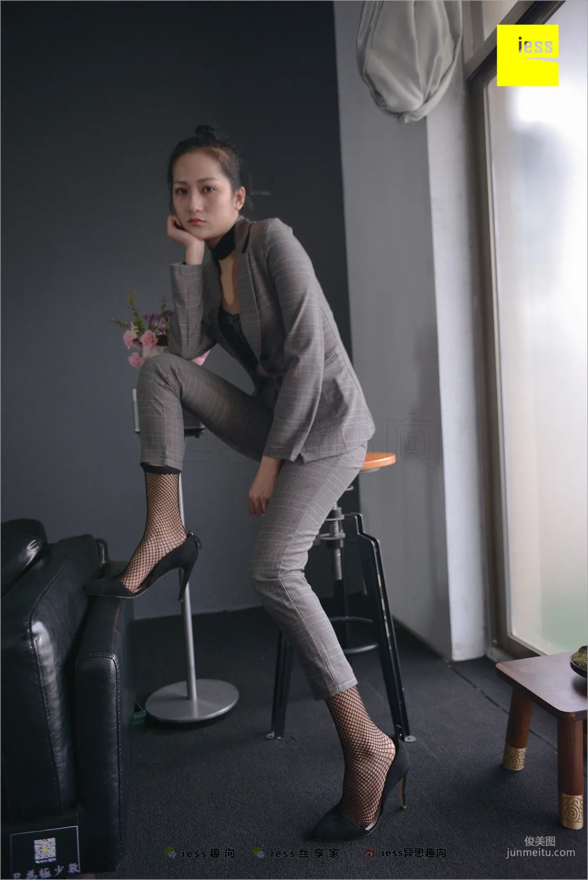Xiao Xiao, Short Stockings, Long Pants and the Workplace [IESS] Silk Feet Bento 241 Photo Set photo 13