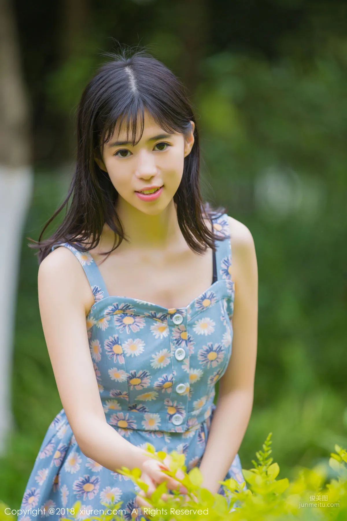 Ai Lili "Student Uniform Seduction + Fresh and Lovely Outdoor Shoot" [XiuRen] No.1094 Photo Set photo 46