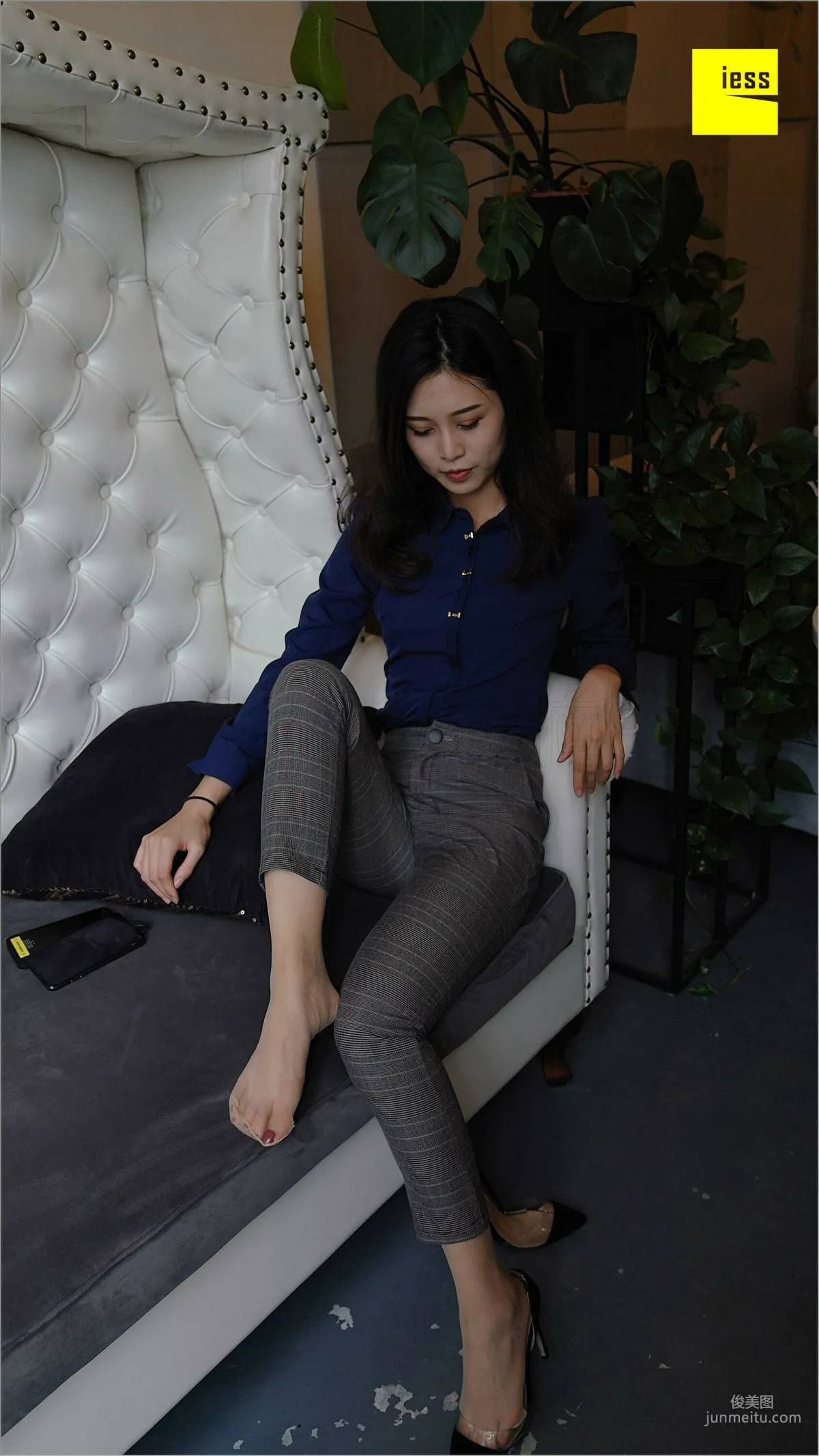 Qiu Zhuguan, Qiu Zhuguan in Long Pants [IESS] Silk Feet Bento 261 Photo Set photo 60