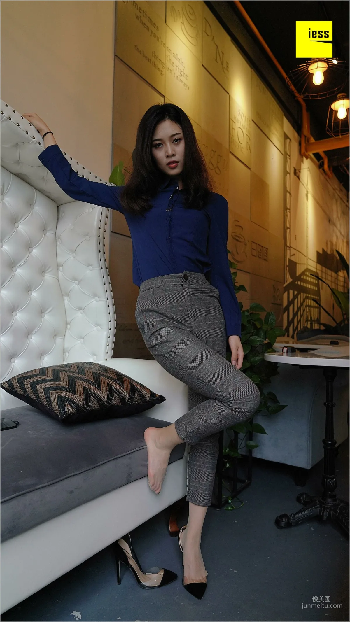 Qiu Zhuguan, Qiu Zhuguan in Long Pants [IESS] Silk Feet Bento 261 Photo Set photo 70