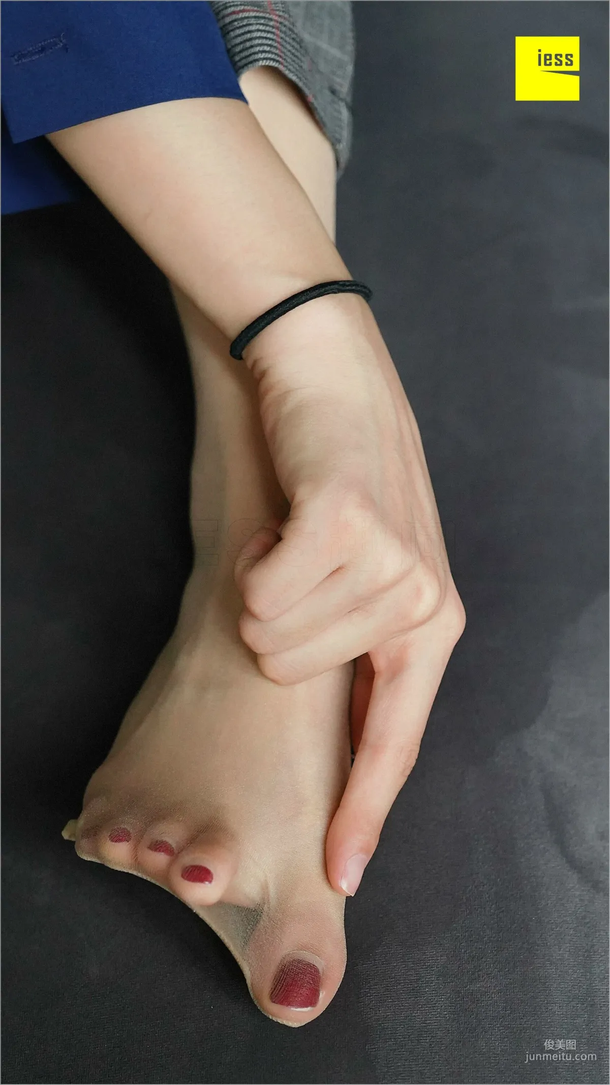 Qiu Zhuguan, Qiu Zhuguan in Long Pants [IESS] Silk Feet Bento 261 Photo Set photo 48