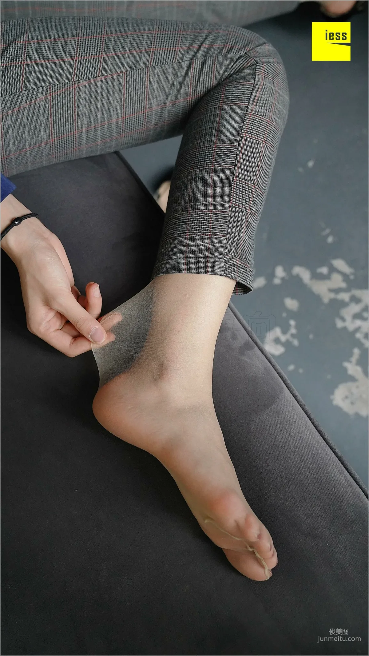 Qiu Zhuguan, Qiu Zhuguan in Long Pants [IESS] Silk Feet Bento 261 Photo Set photo 37