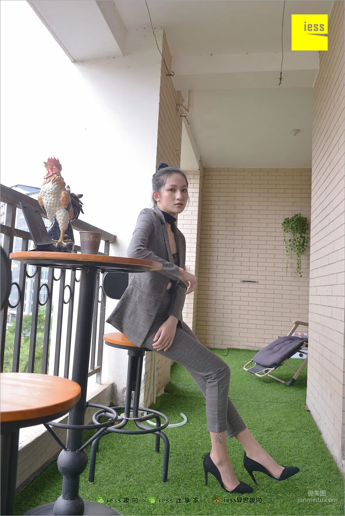 Xiao Xiao, Short Stockings, Long Pants and the Workplace [IESS] Silk Feet Bento 241 Photo Set photo 67