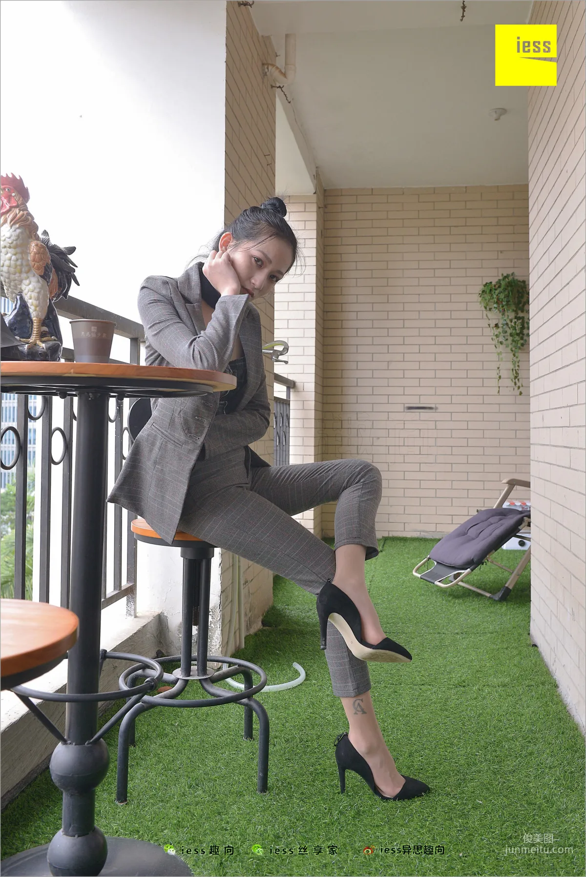 Xiao Xiao, Short Stockings, Long Pants and the Workplace [IESS] Silk Feet Bento 241 Photo Set photo 66