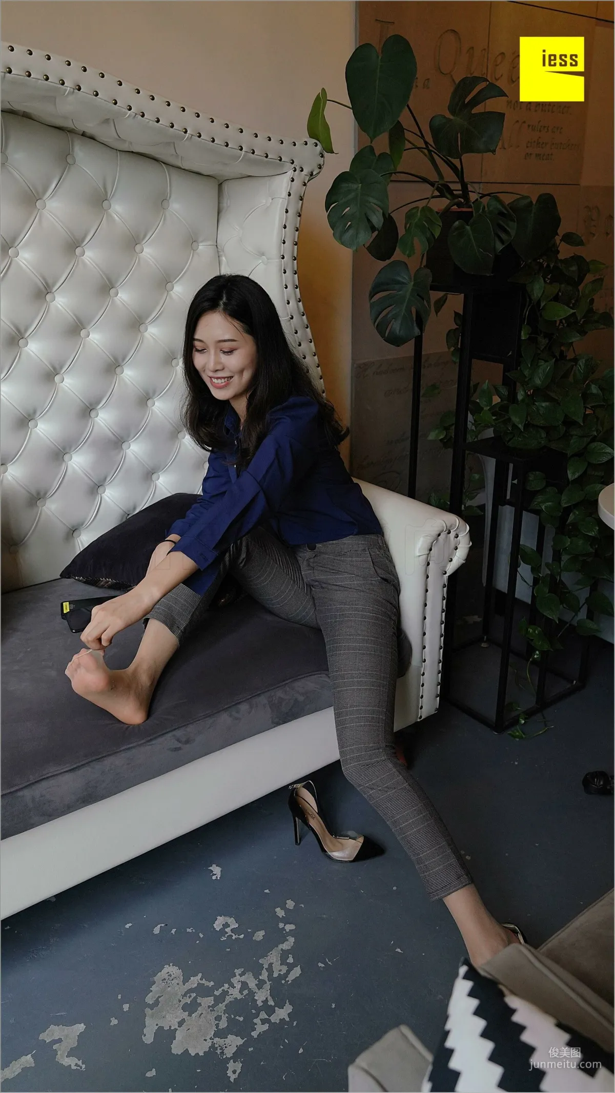 Qiu Zhuguan, Qiu Zhuguan in Long Pants [IESS] Silk Feet Bento 261 Photo Set photo 58