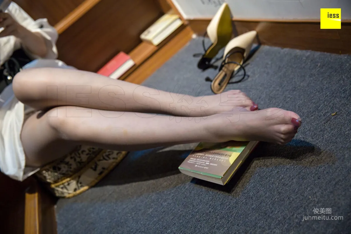 Zi Zi, Zi Zi Invites You to Read Books and Admire Stockings [IESS] Silk Enjoyer 278 Photo Set photo 52