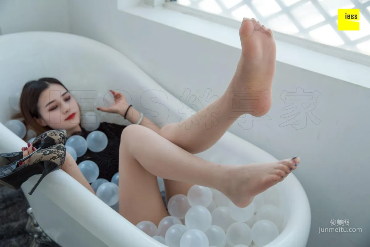Jiu Mei, Jiu Mei Bathtub Denim Shorts [IESS] Silk Enjoyer 282 Photo Set photo 39