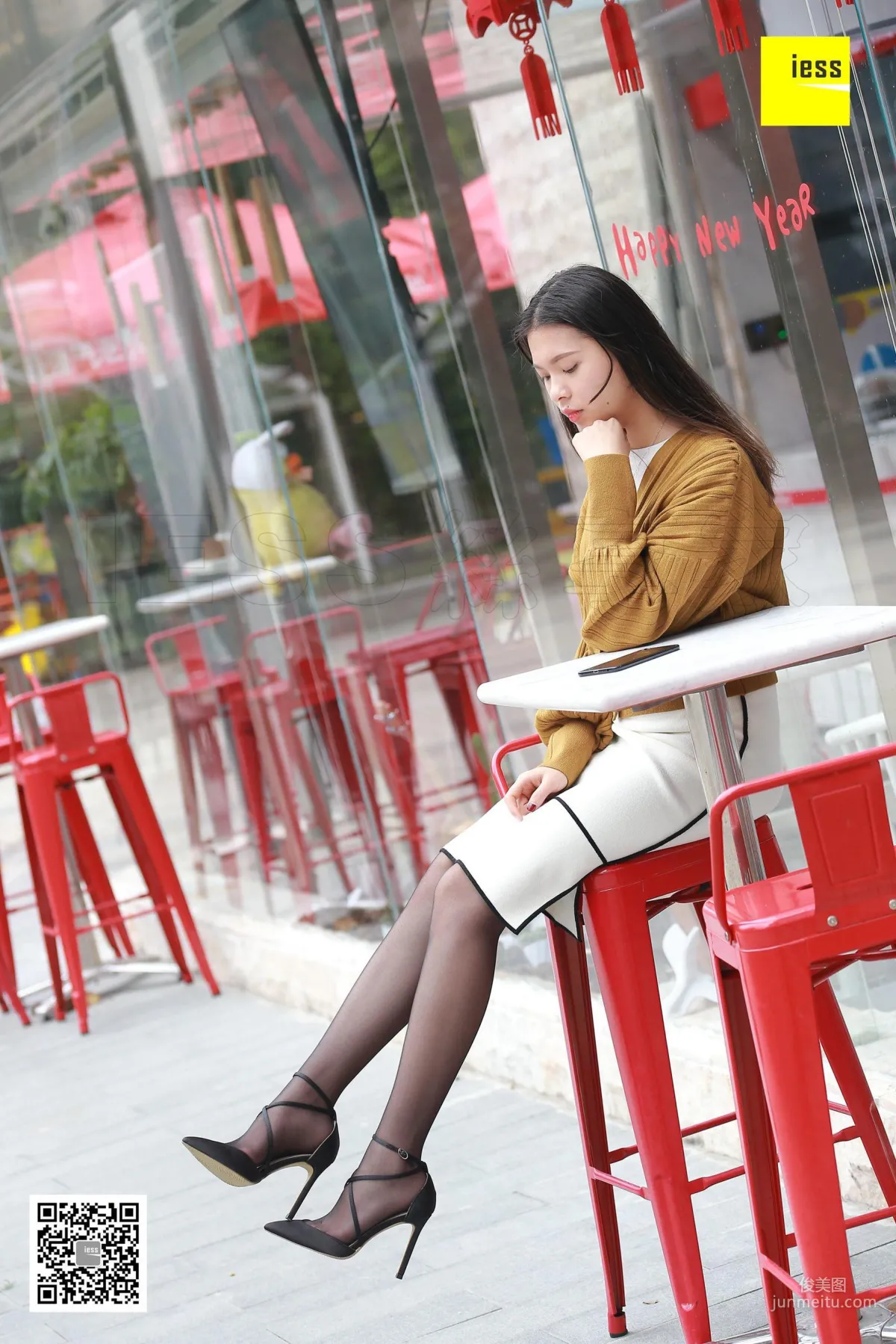 Qi Qi, The Black Stockings Beauty Waiting Alone [IESS] Silk Enjoyer 285 Photo Set photo 12