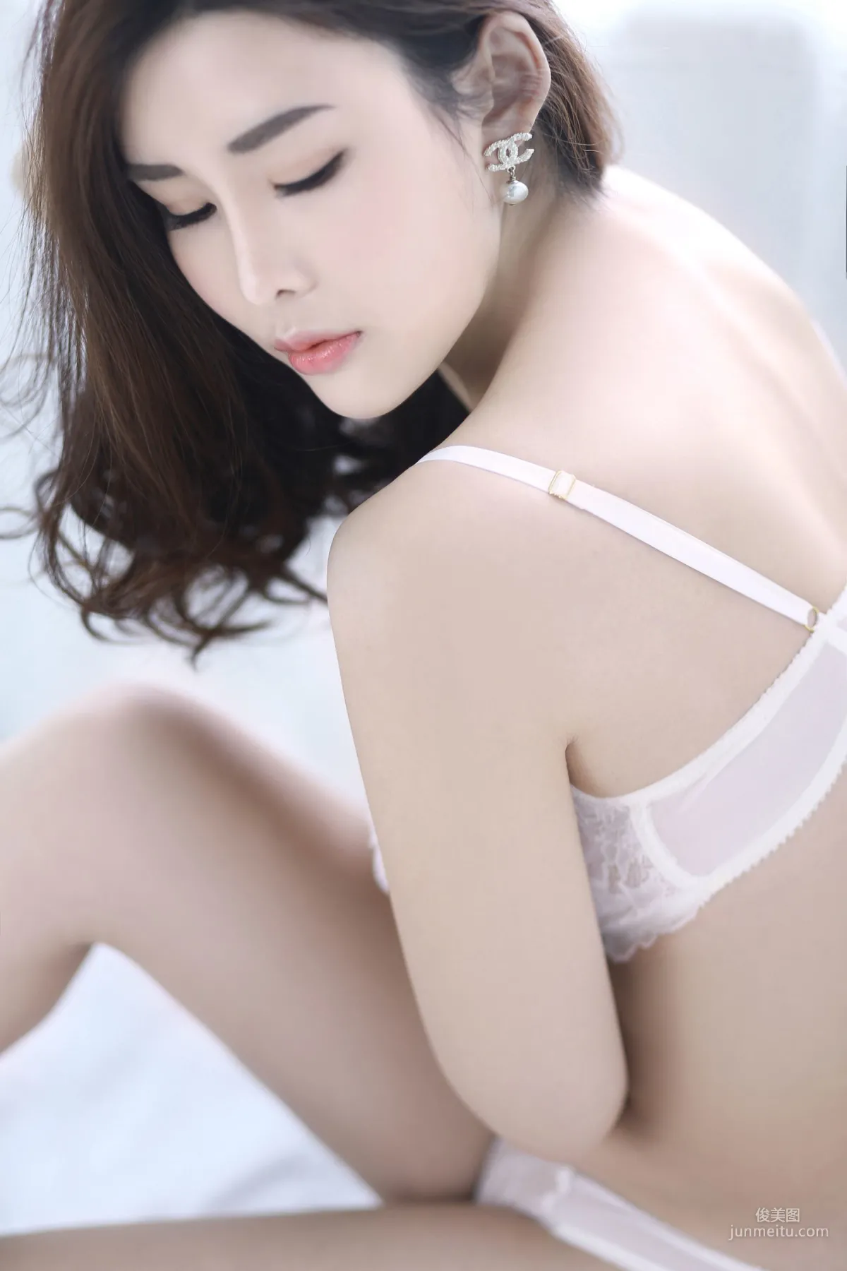 闫盼盼《纯白妖姬》写真集17