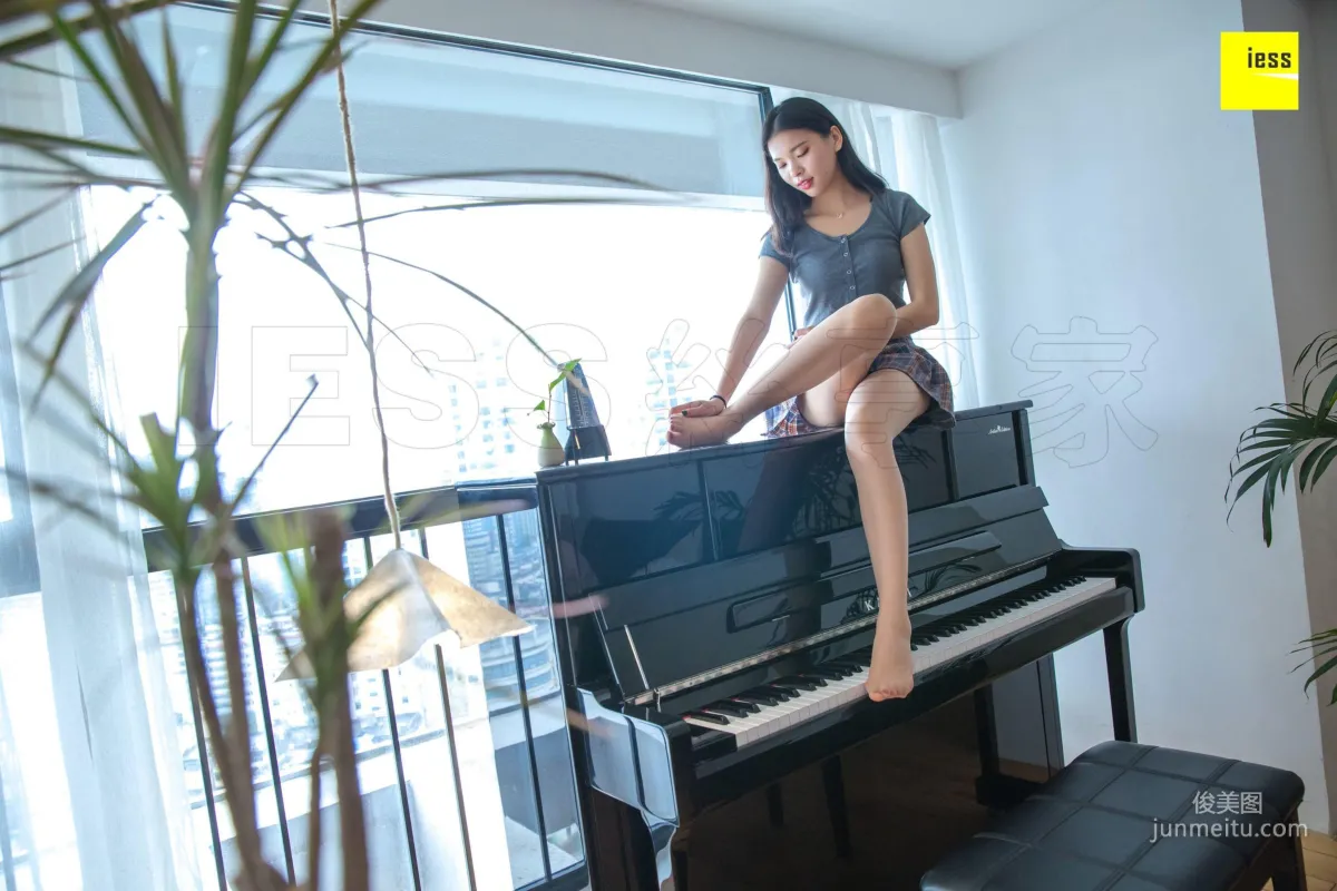 Qi Qi, Beautiful Feet on Black and White Keys [IESS] Silk Enjoyer 279 Photo Set photo 94